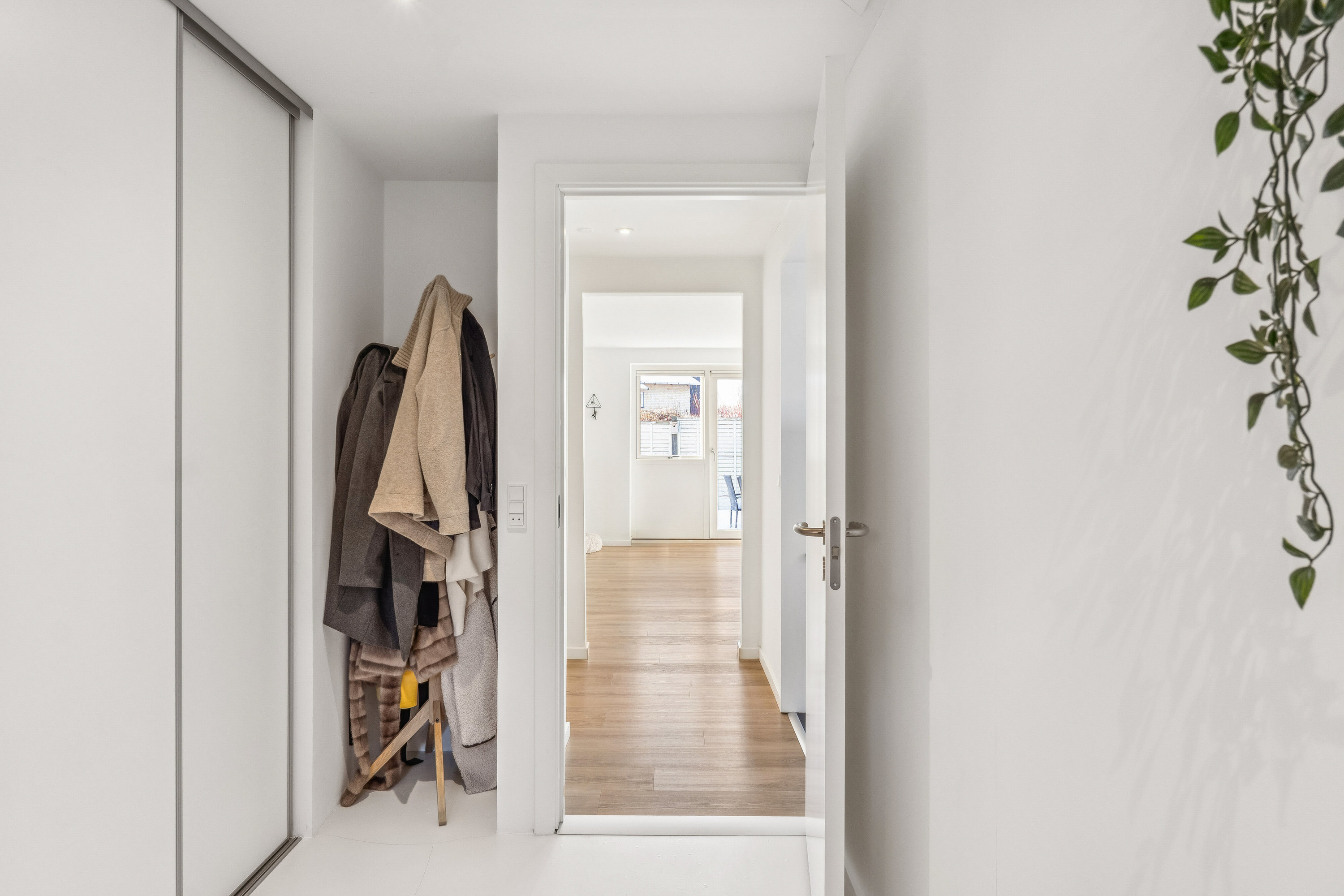 Fremhævet gang billede i fuldskærmstilstand. Billede af Låsbyvej 18B, 2610 Rødovre