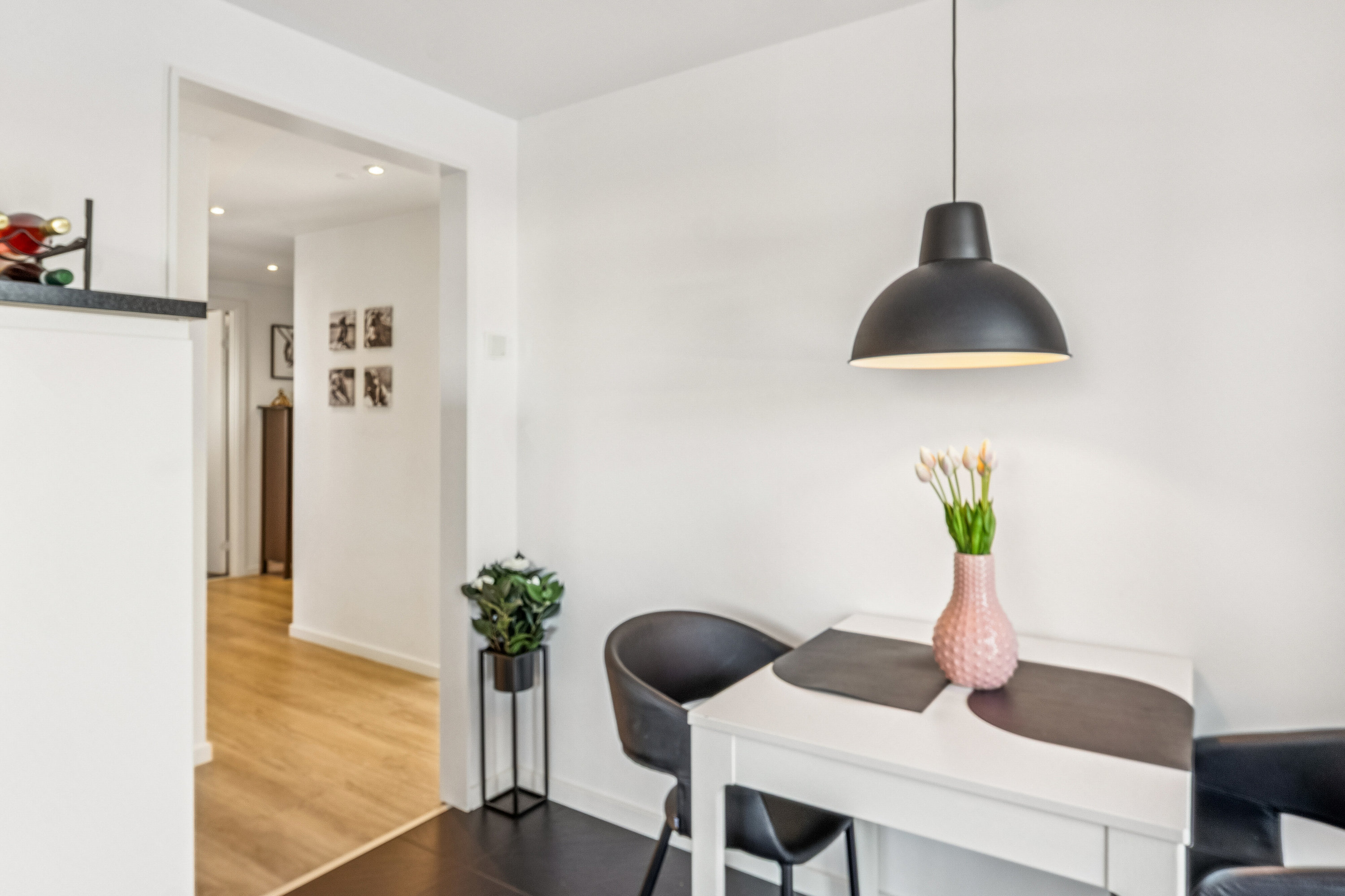 Fremhævet spisestue billede i fuldskærmstilstand. Billede af Låsbyvej 18B, 2610 Rødovre