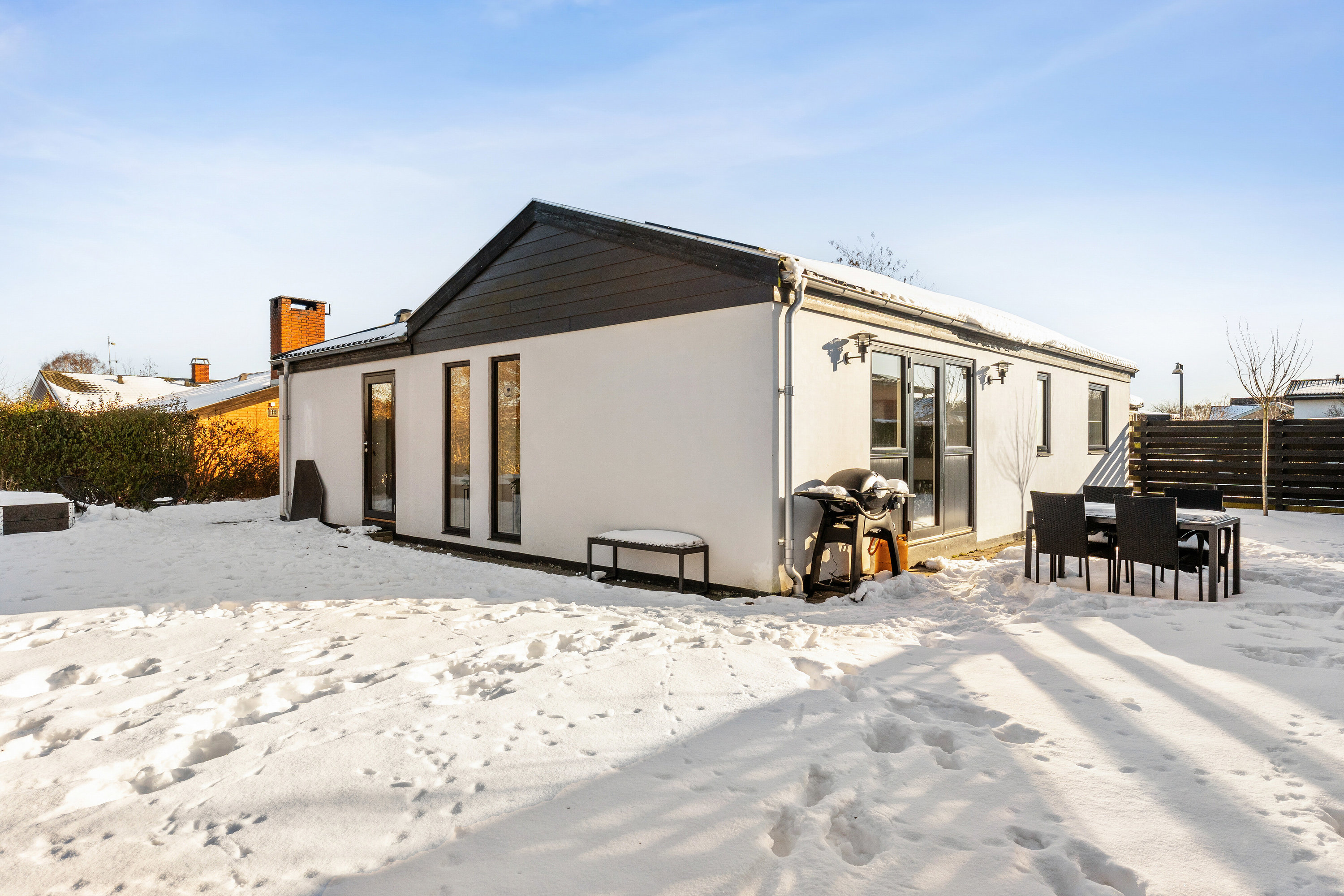 Fremhævet set fra haven billede i fuldskærmstilstand. Billede af Låsbyvej 18B, 2610 Rødovre