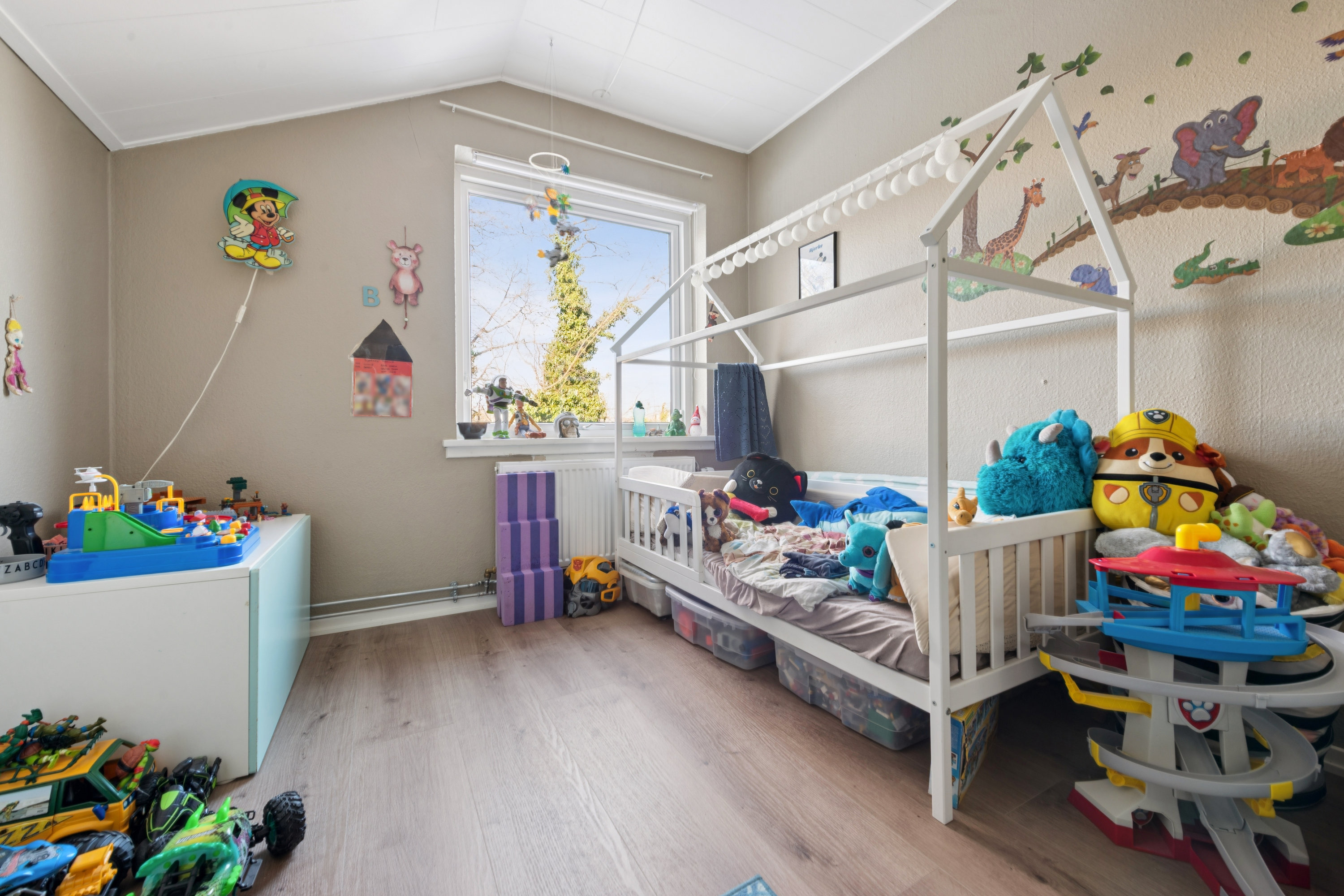 Fremhævet værelse billede i fuldskærmstilstand. Billede af Karlslunde Parkvej 53, 2690 Karlslunde