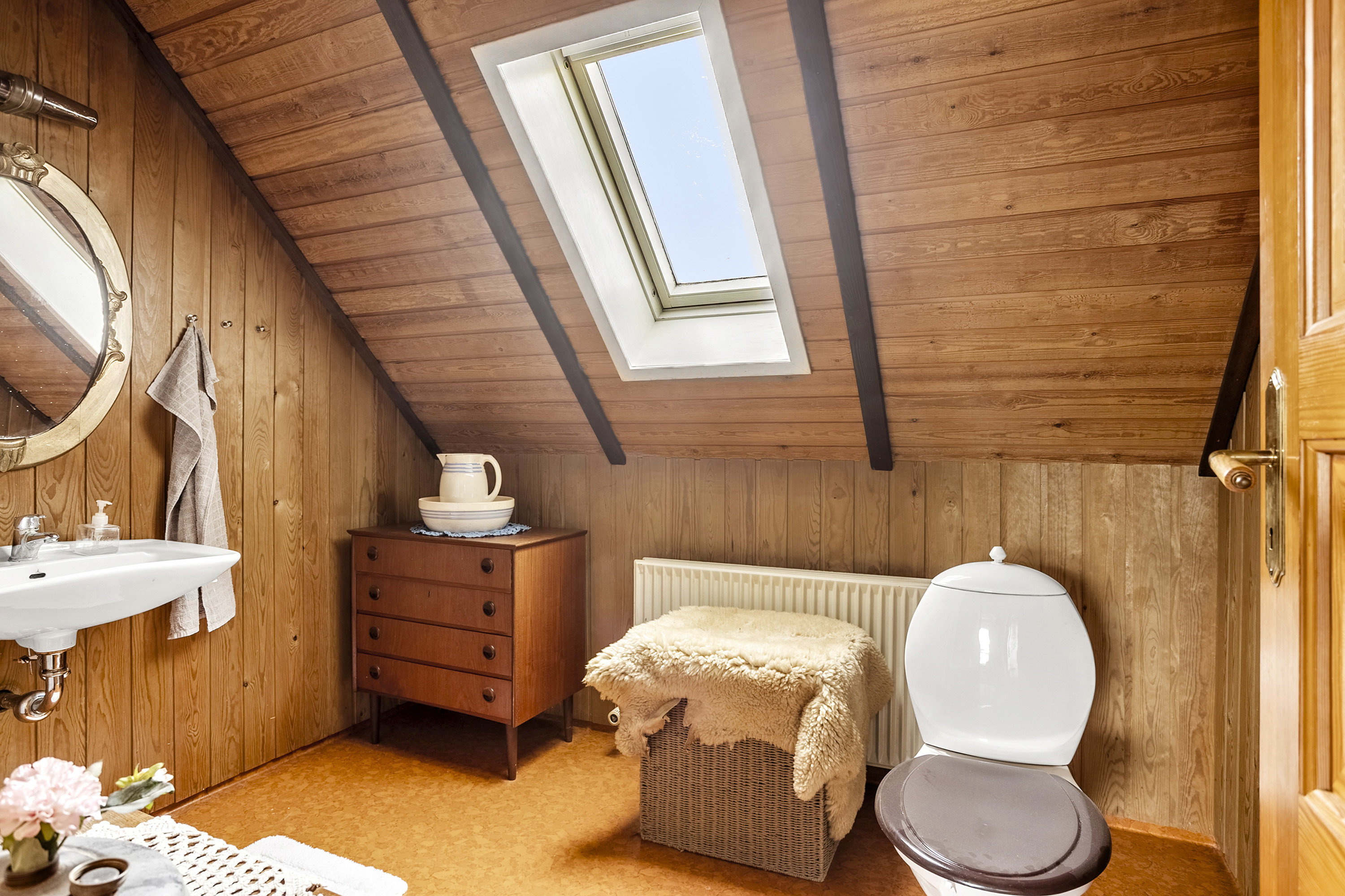 Fremhævet toilet billede i fuldskærmstilstand. Billede af Rugtoften 48, Skodborg, 6630 Rødding