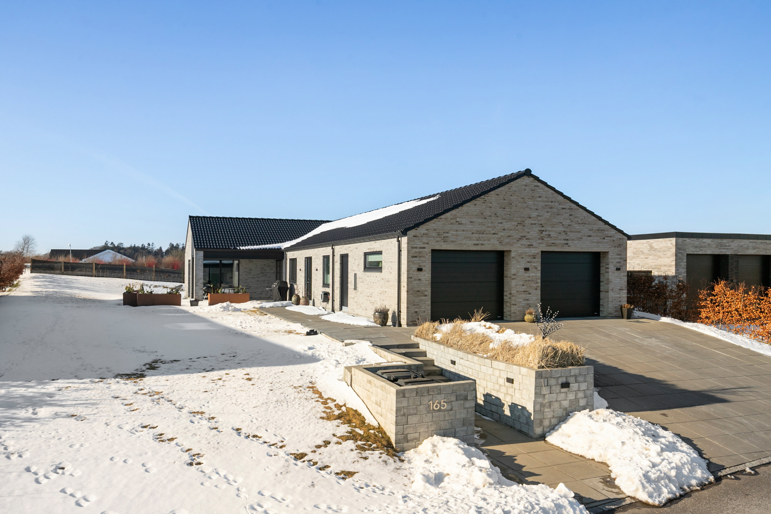 Fremhævet facade billede i fuldskærmstilstand. Billede af Ådalen 165, 9700 Brønderslev