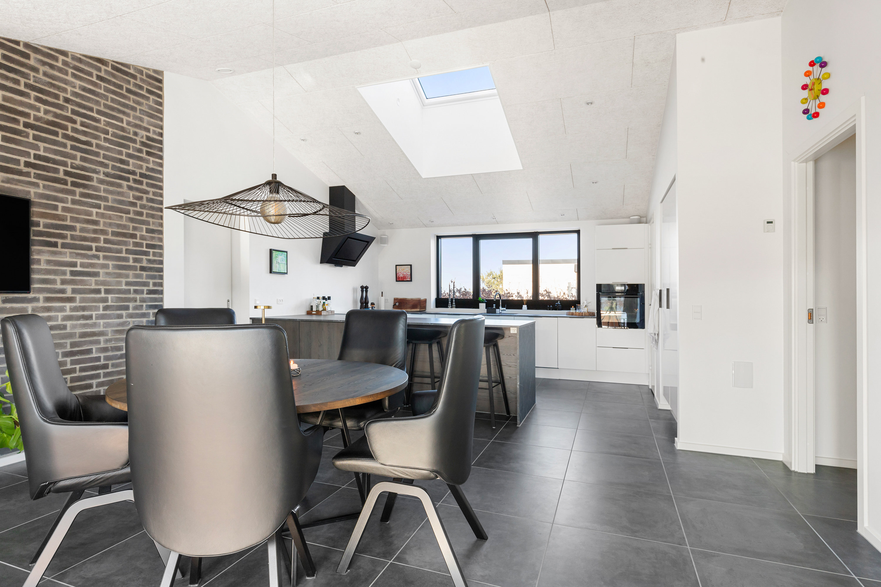 Fremhævet køkken alrum billede i fuldskærmstilstand. Billede af Ådalen 165, 9700 Brønderslev