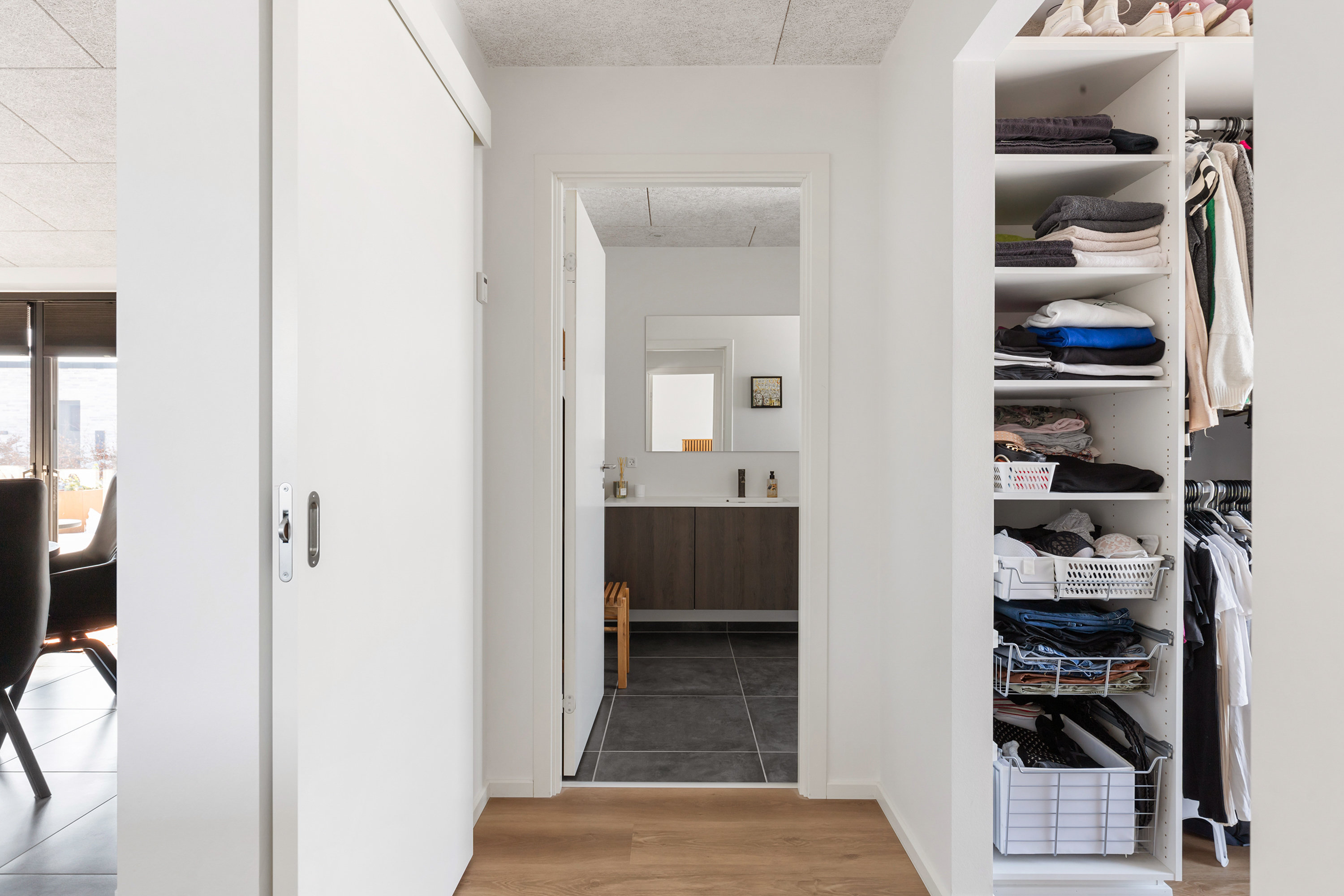 Fremhævet walkin closet billede i fuldskærmstilstand. Billede af Ådalen 165, 9700 Brønderslev