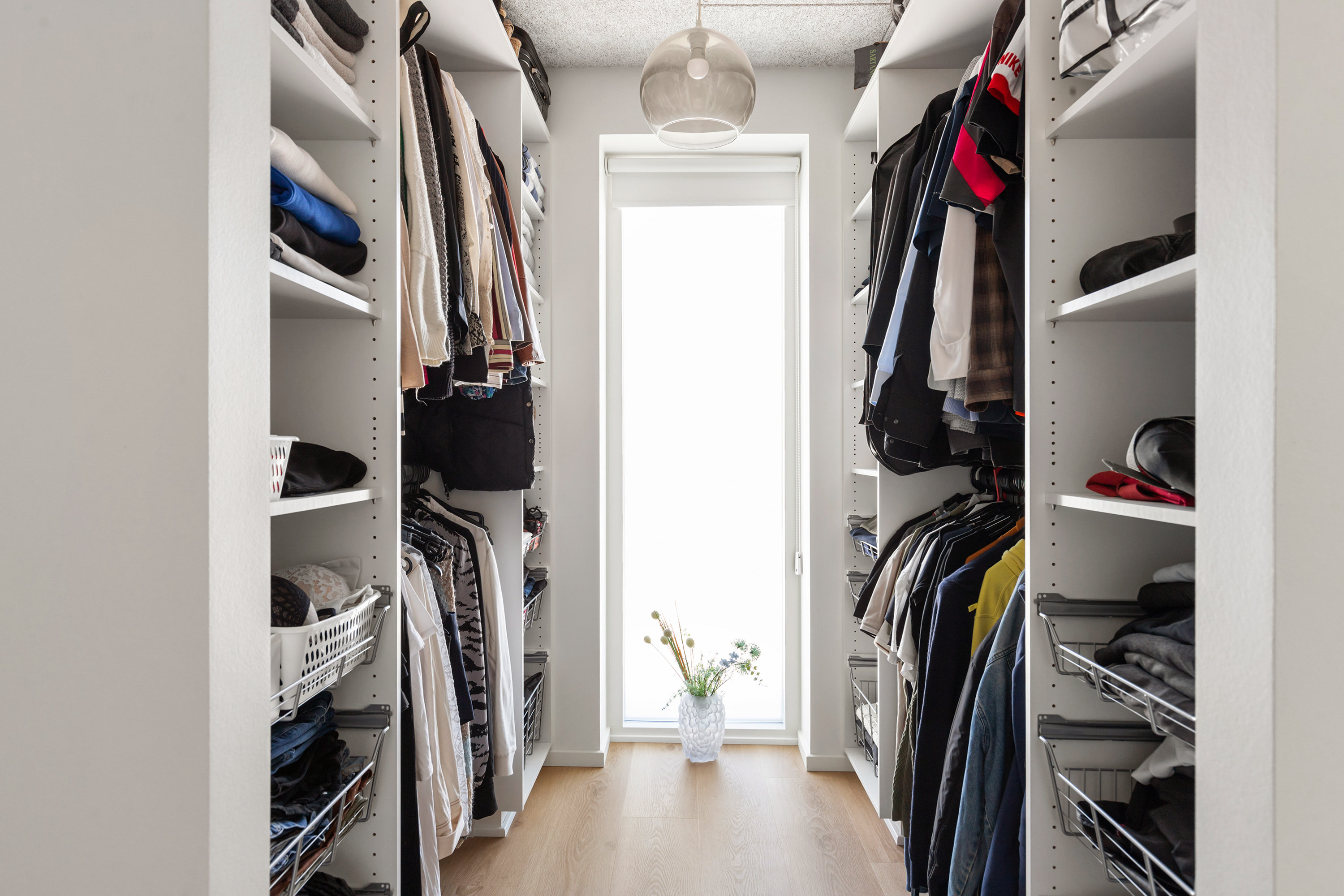 Fremhævet walkin closet billede i fuldskærmstilstand. Billede af Ådalen 165, 9700 Brønderslev