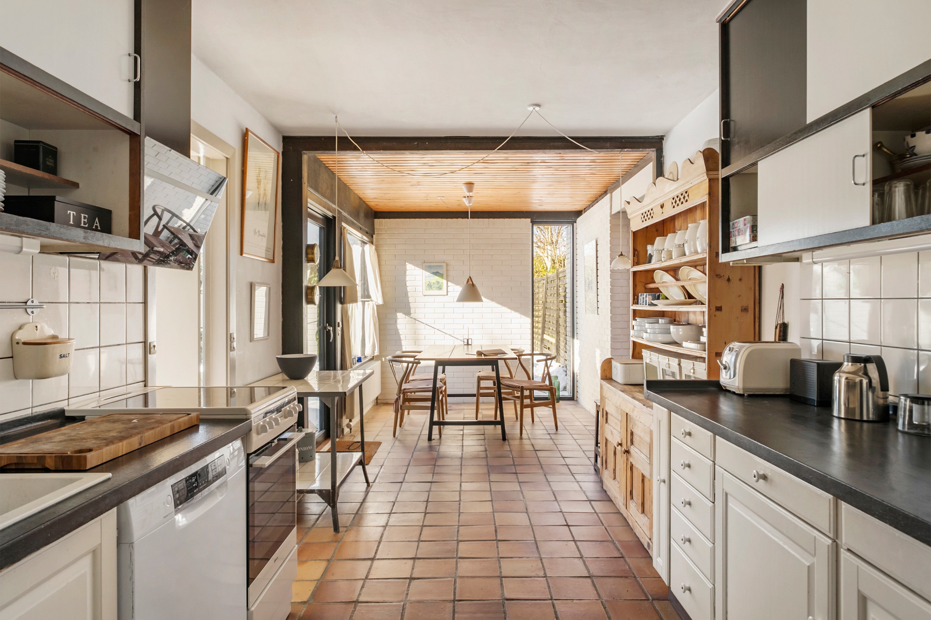 Fremhævet køkken billede i fuldskærmstilstand. Billede af Gartnervænget 75, 3520 Farum