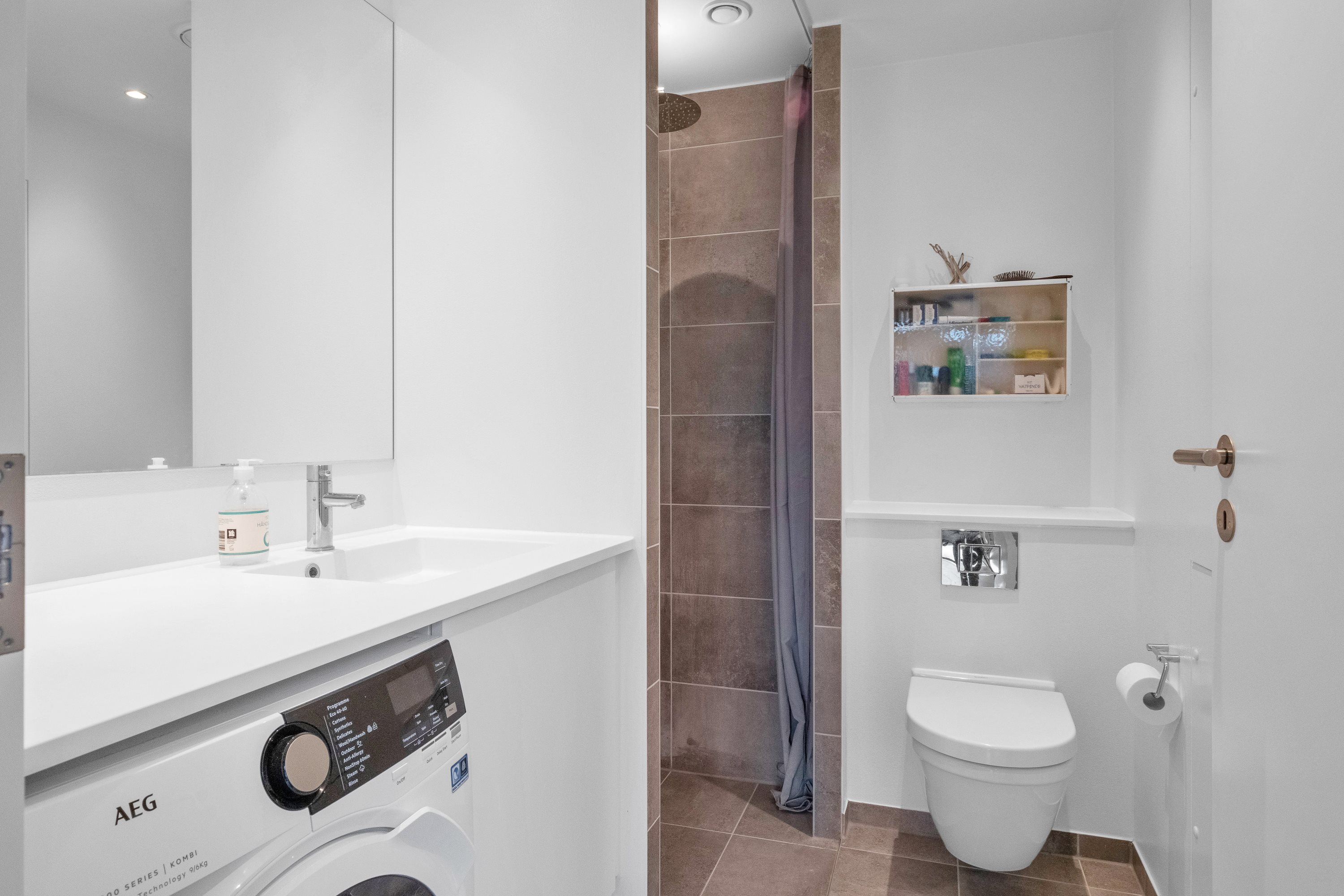 Fremhævet badeværelse billede i fuldskærmstilstand. Billede af Irma Pedersens Gade 156, 8000 Aarhus C