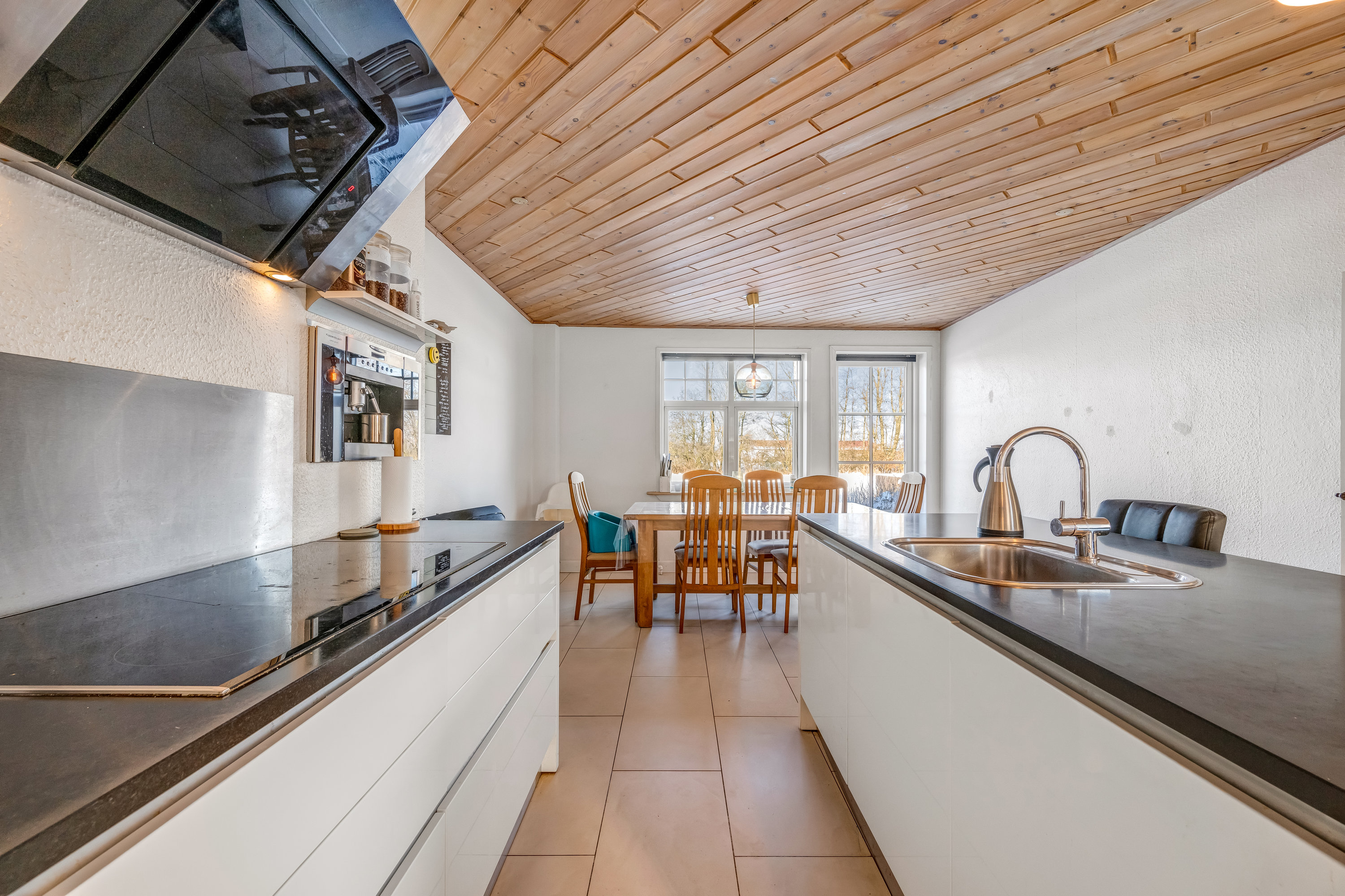 Fremhævet køkken billede i fuldskærmstilstand. Billede af Nissengårdevej 8, Sdr Bork, 6893 Hemmet