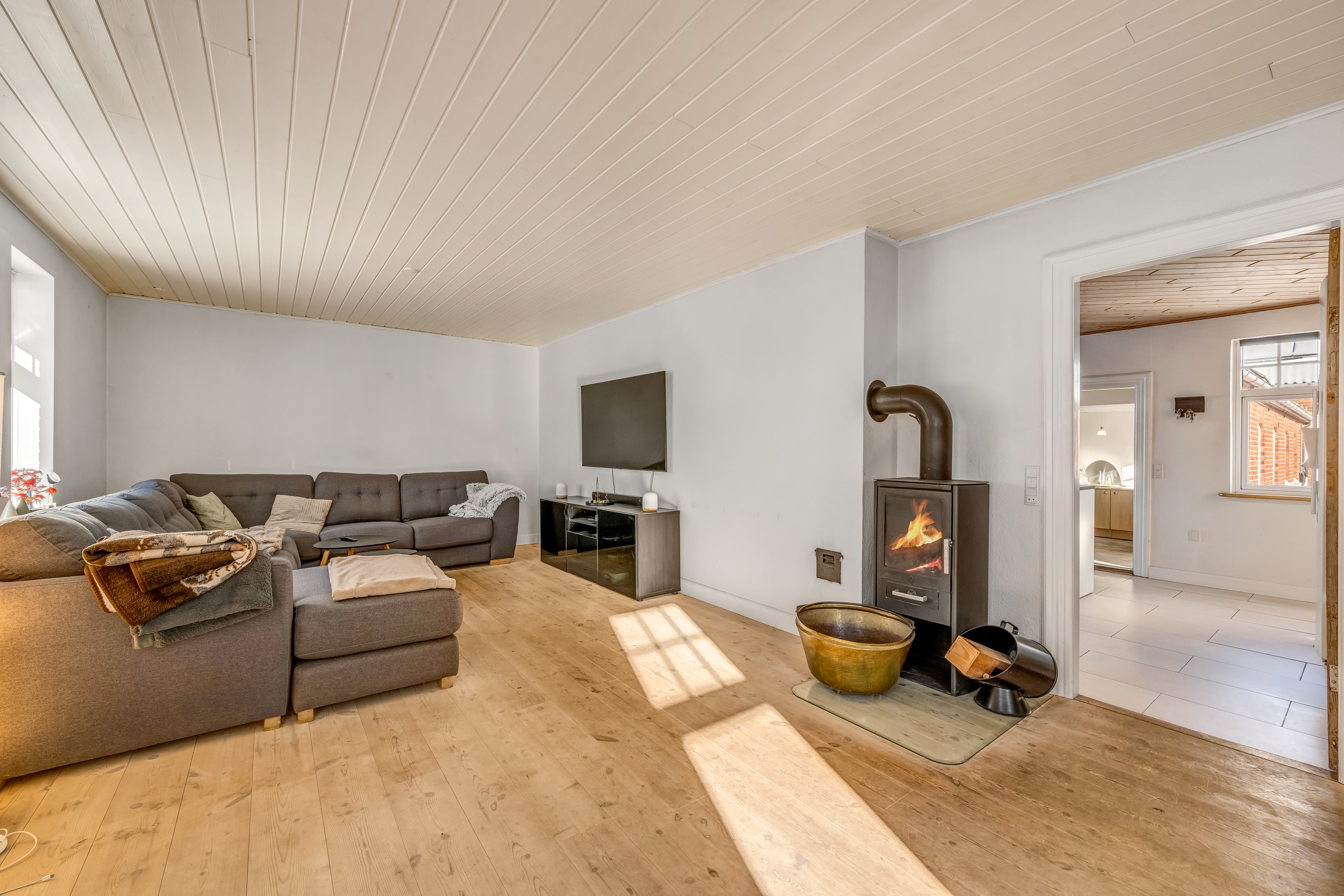 Fremhævet stue billede i fuldskærmstilstand. Billede af Nissengårdevej 8, Sdr Bork, 6893 Hemmet