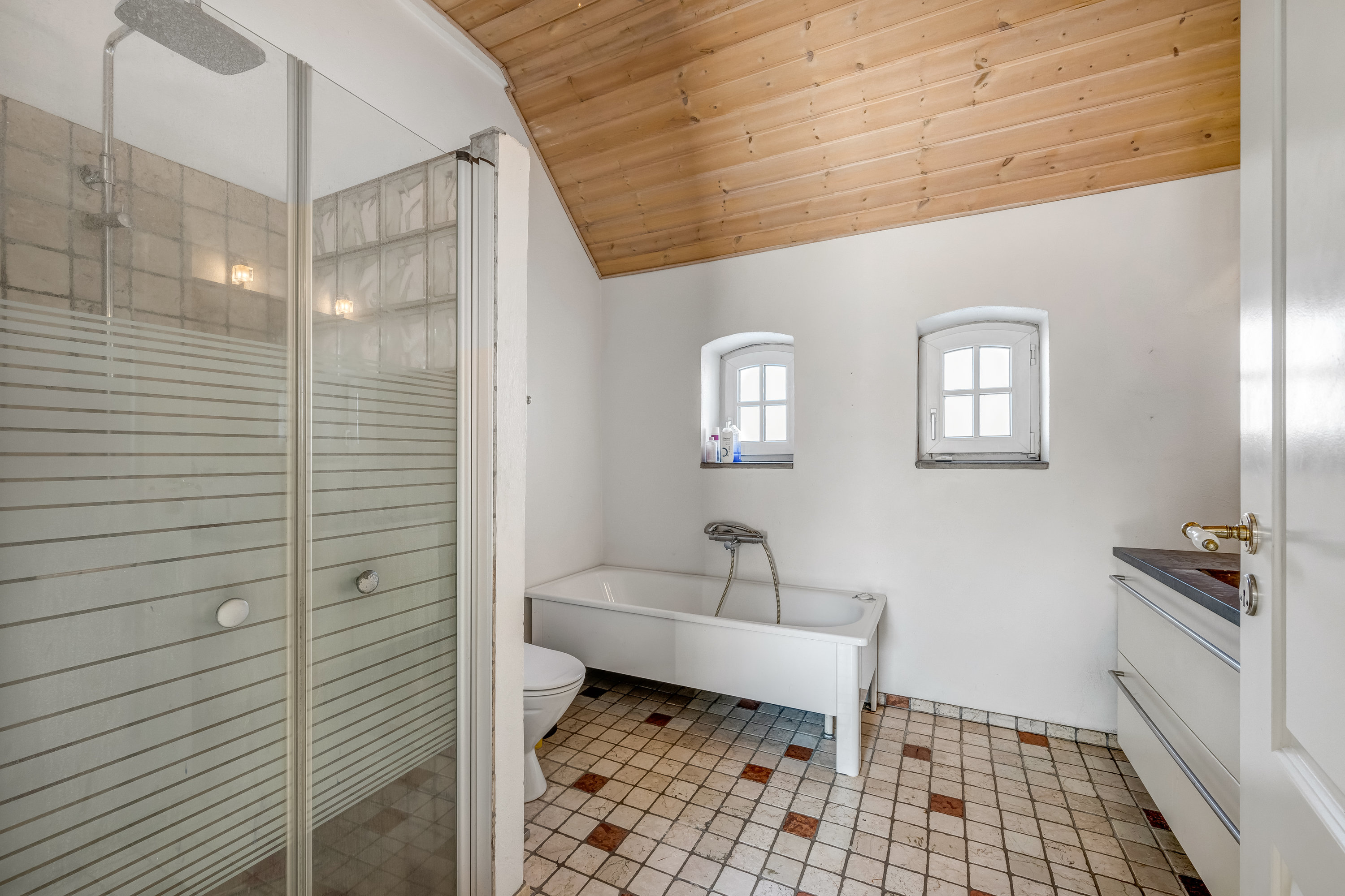 Fremhævet badeværelse billede i fuldskærmstilstand. Billede af Nissengårdevej 8, Sdr Bork, 6893 Hemmet