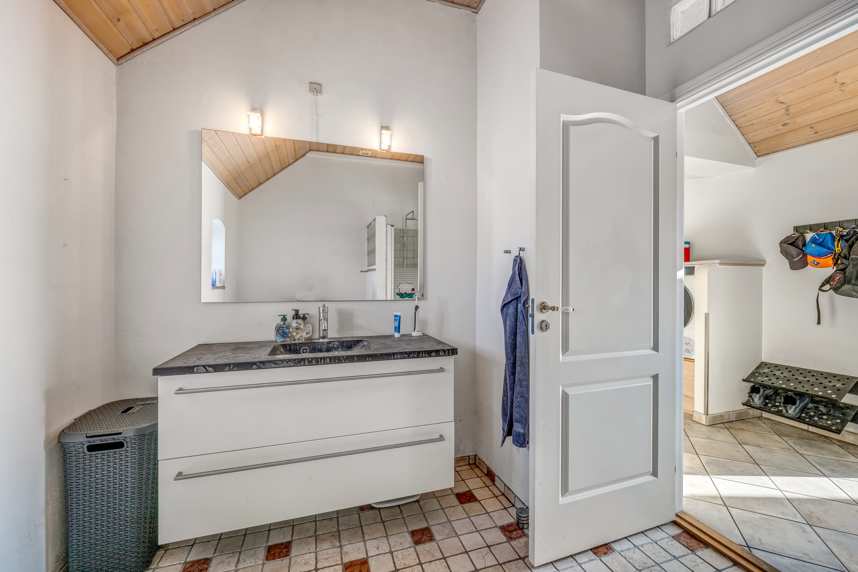 Fremhævet badeværelse billede i fuldskærmstilstand. Billede af Nissengårdevej 8, Sdr Bork, 6893 Hemmet