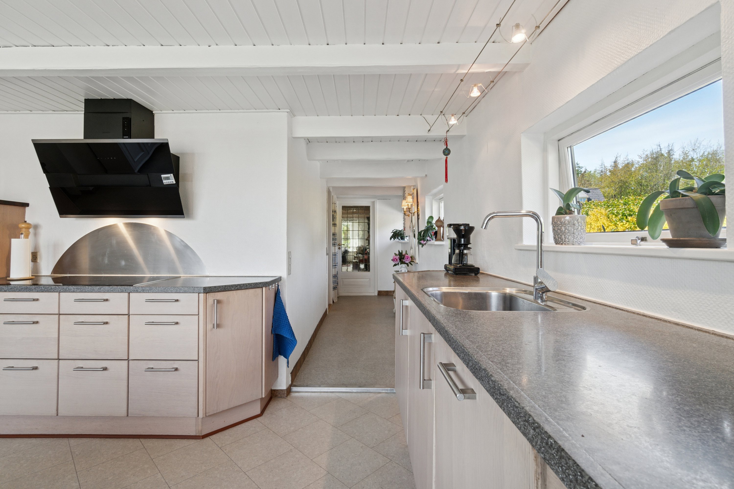 Fremhævet køkken billede i fuldskærmstilstand. Billede af Aarsdalevej 38, 3740 Svaneke