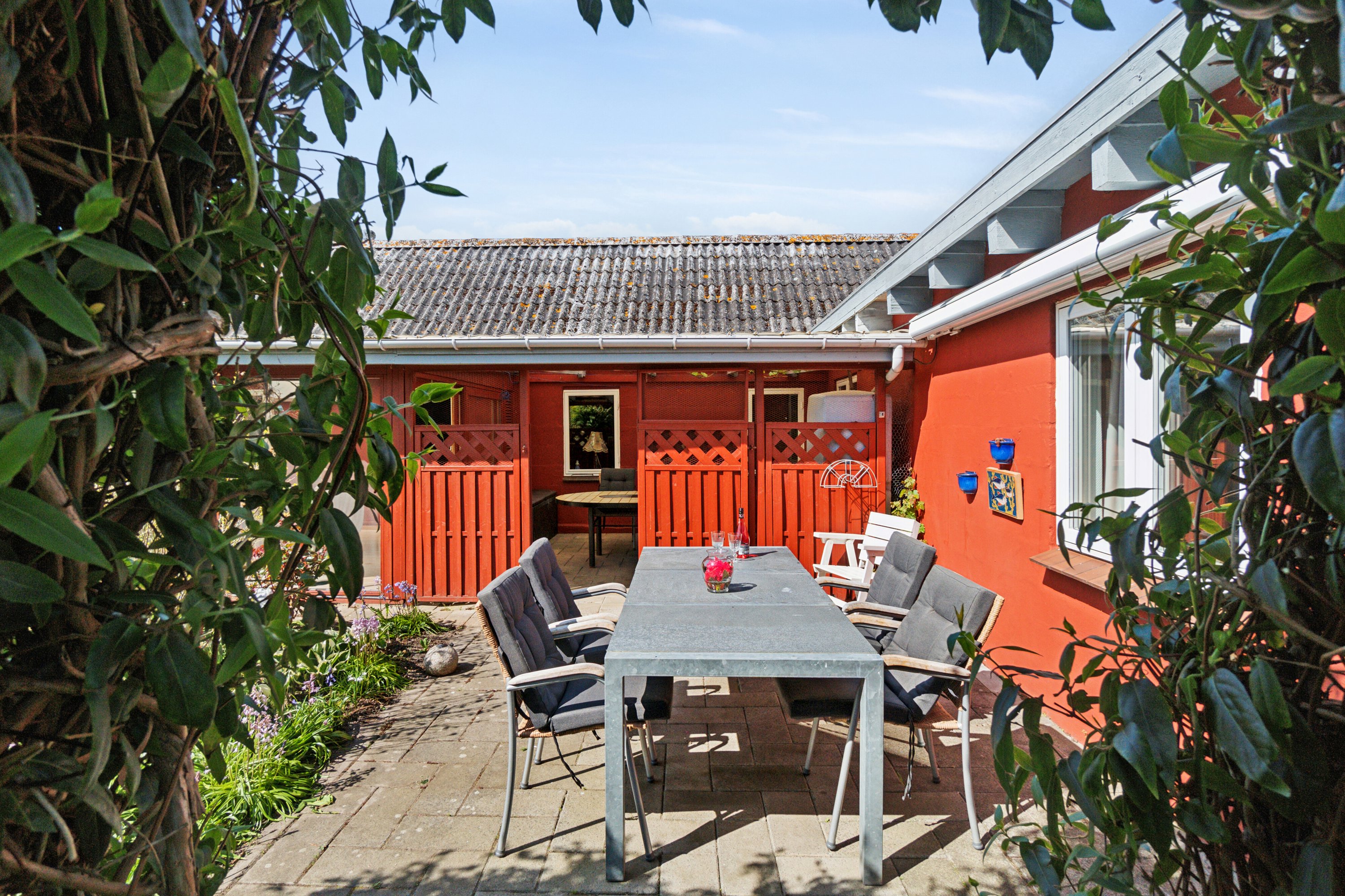 Fremhævet set fra vejen billede i fuldskærmstilstand. Billede af Aarsdalevej 38, 3740 Svaneke