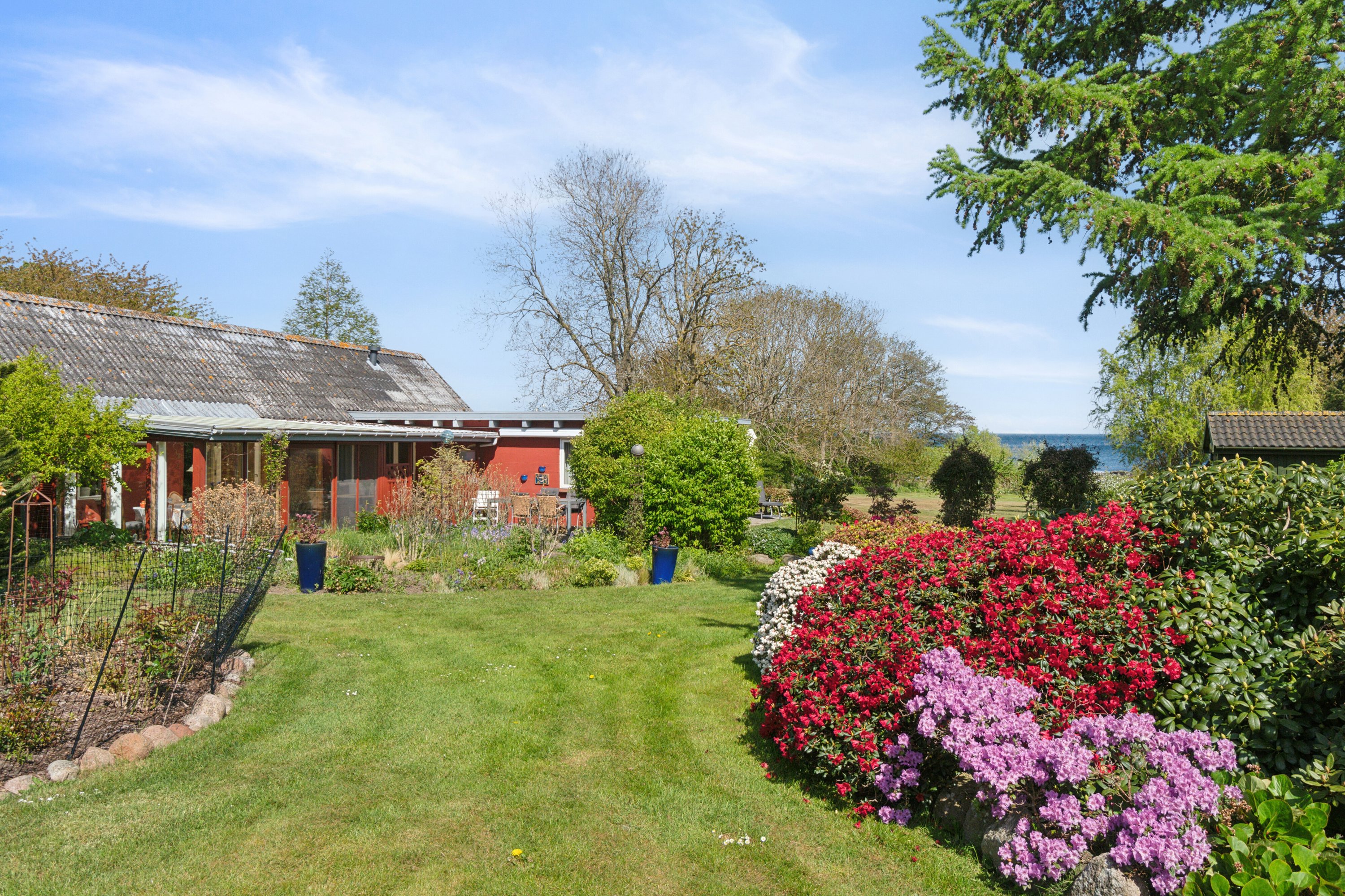 Fremhævet set fra haven billede i fuldskærmstilstand. Billede af Aarsdalevej 38, 3740 Svaneke