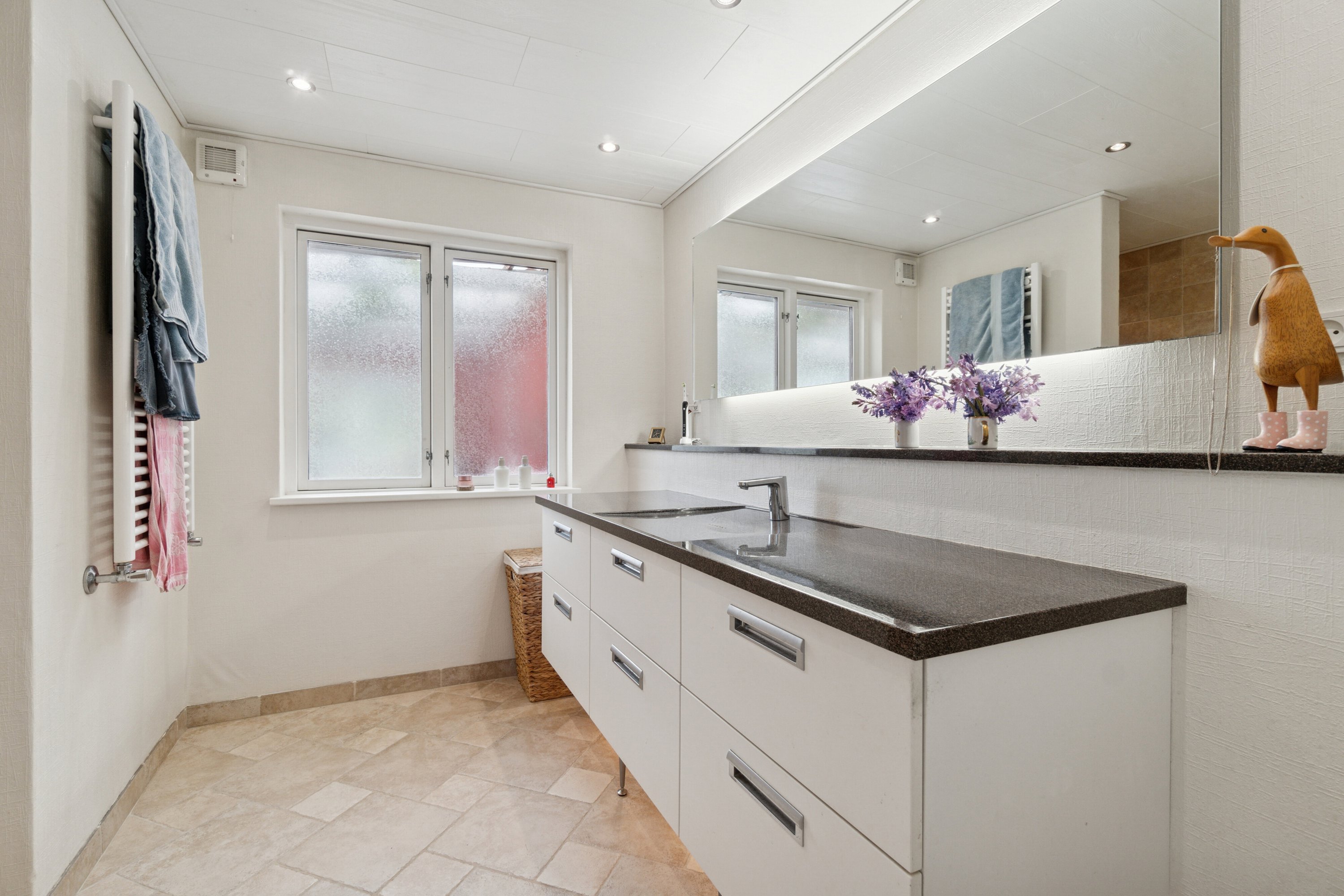 Fremhævet køkken billede i fuldskærmstilstand. Billede af Aarsdalevej 38, 3740 Svaneke