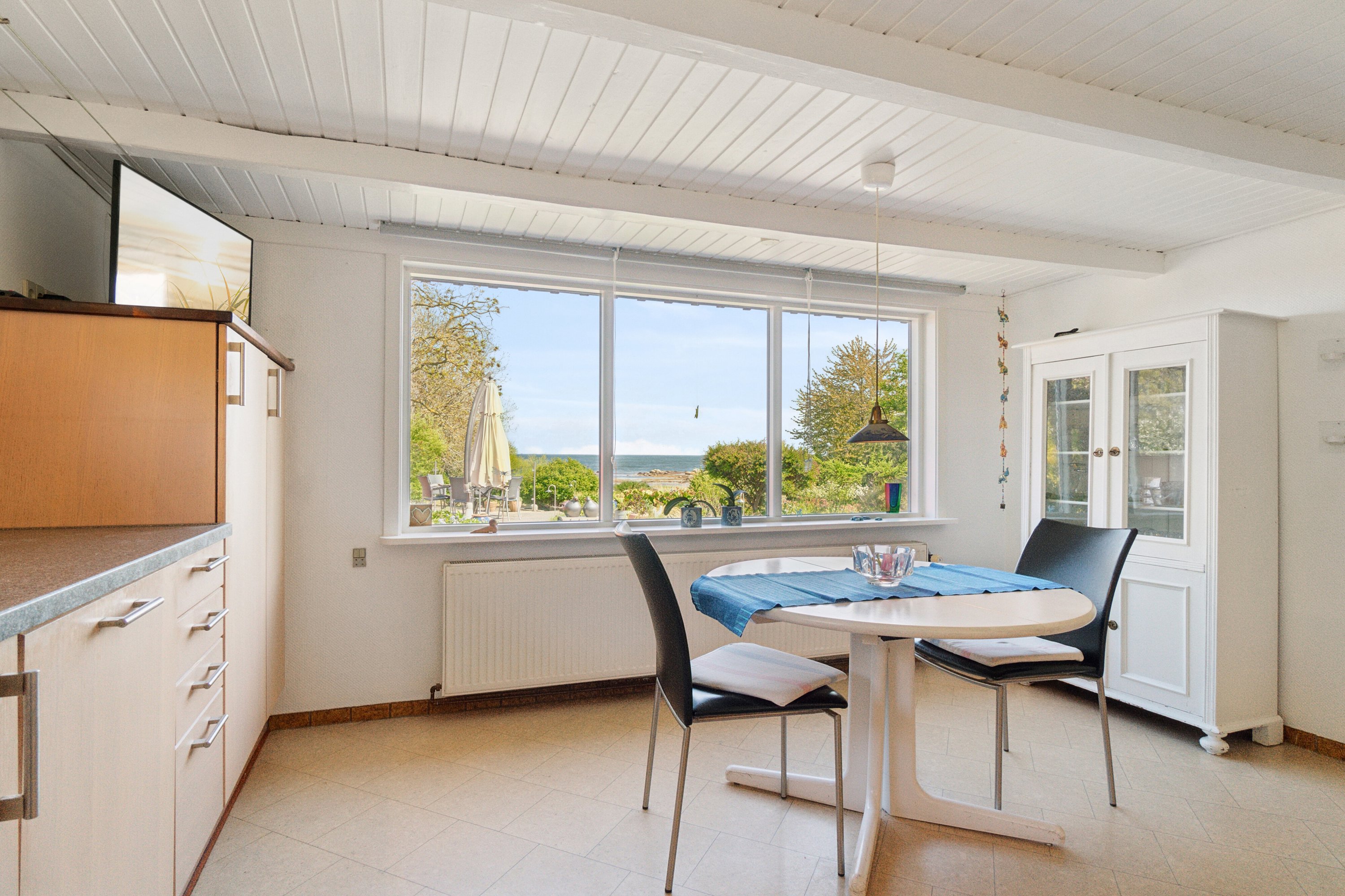 Fremhævet spiseplads billede i fuldskærmstilstand. Billede af Aarsdalevej 38, 3740 Svaneke