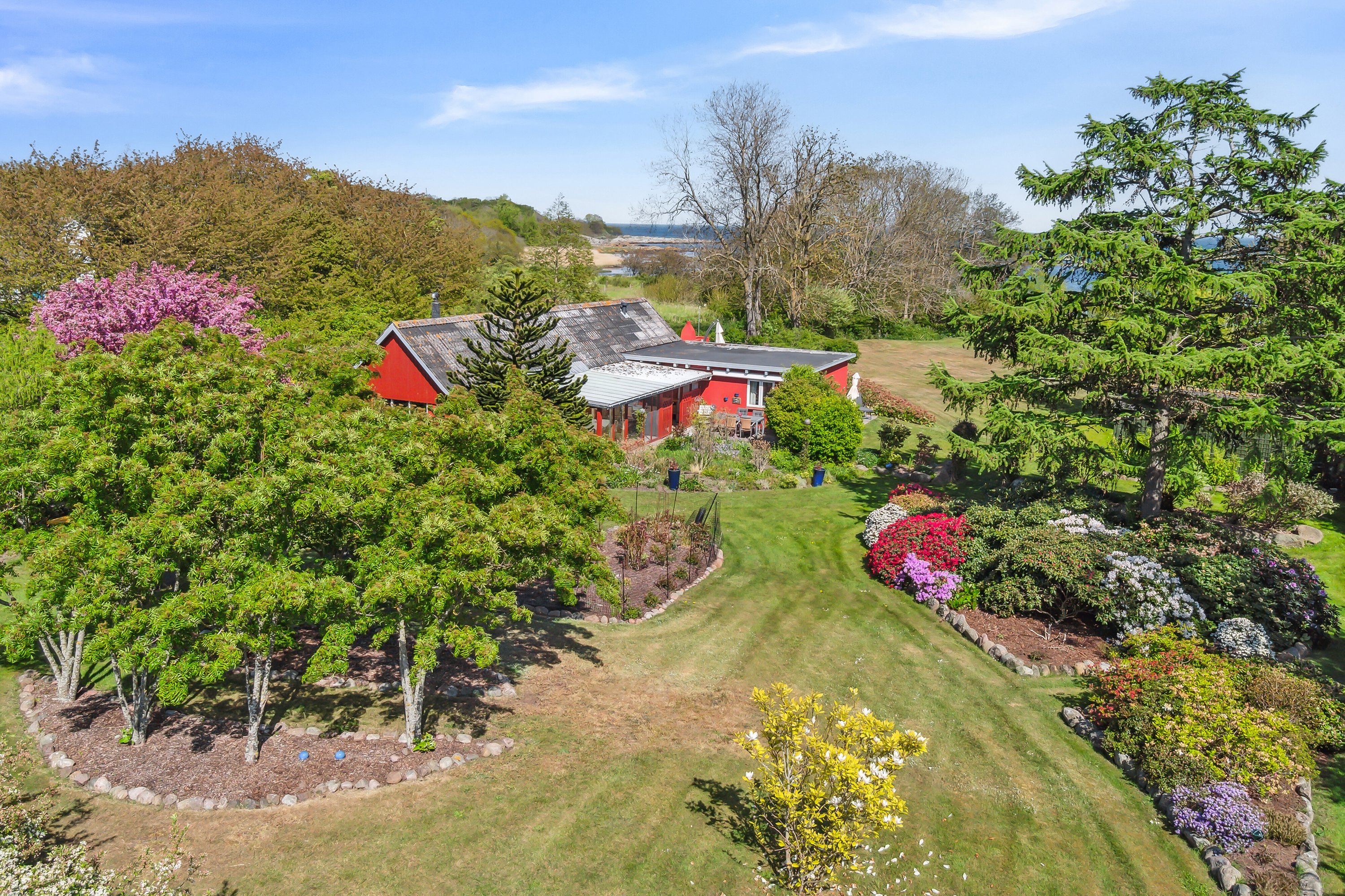 Fremhævet set fra haven billede i fuldskærmstilstand. Billede af Aarsdalevej 38, 3740 Svaneke