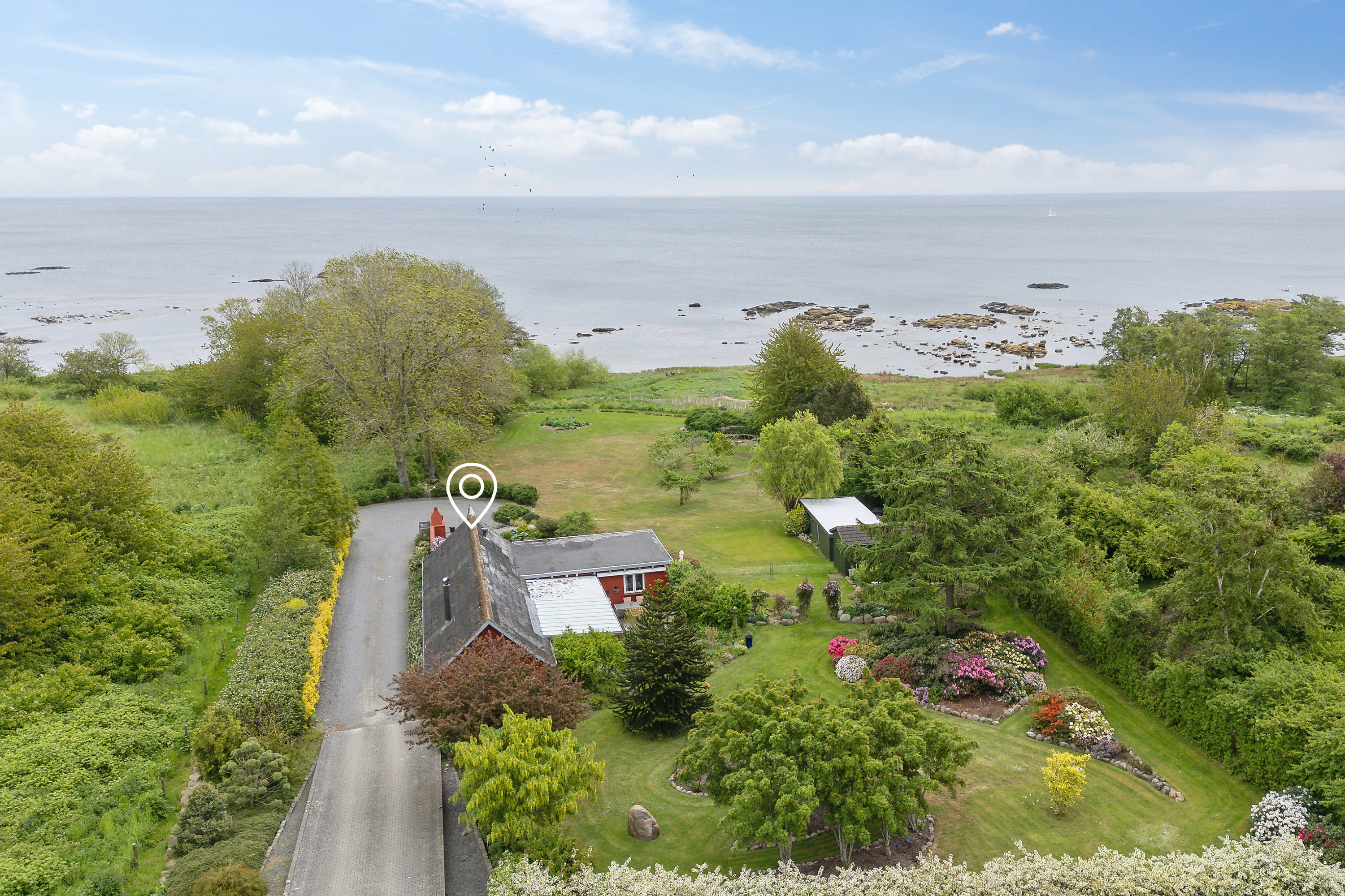 Fremhævet luftfoto billede i fuldskærmstilstand. Billede af Aarsdalevej 38, 3740 Svaneke