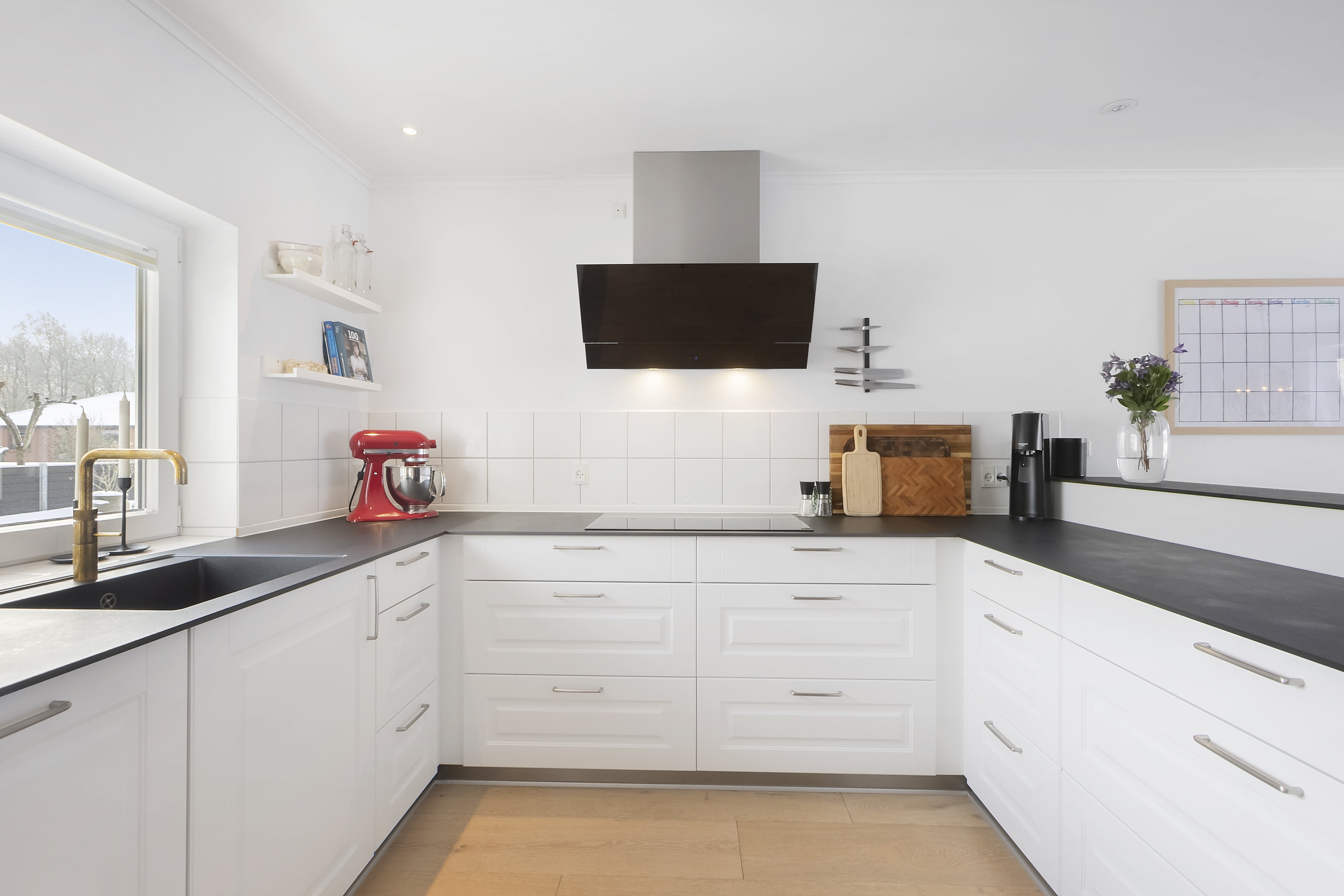 Fremhævet køkken billede i fuldskærmstilstand. Billede af Savværksvej 11, 6230 Rødekro
