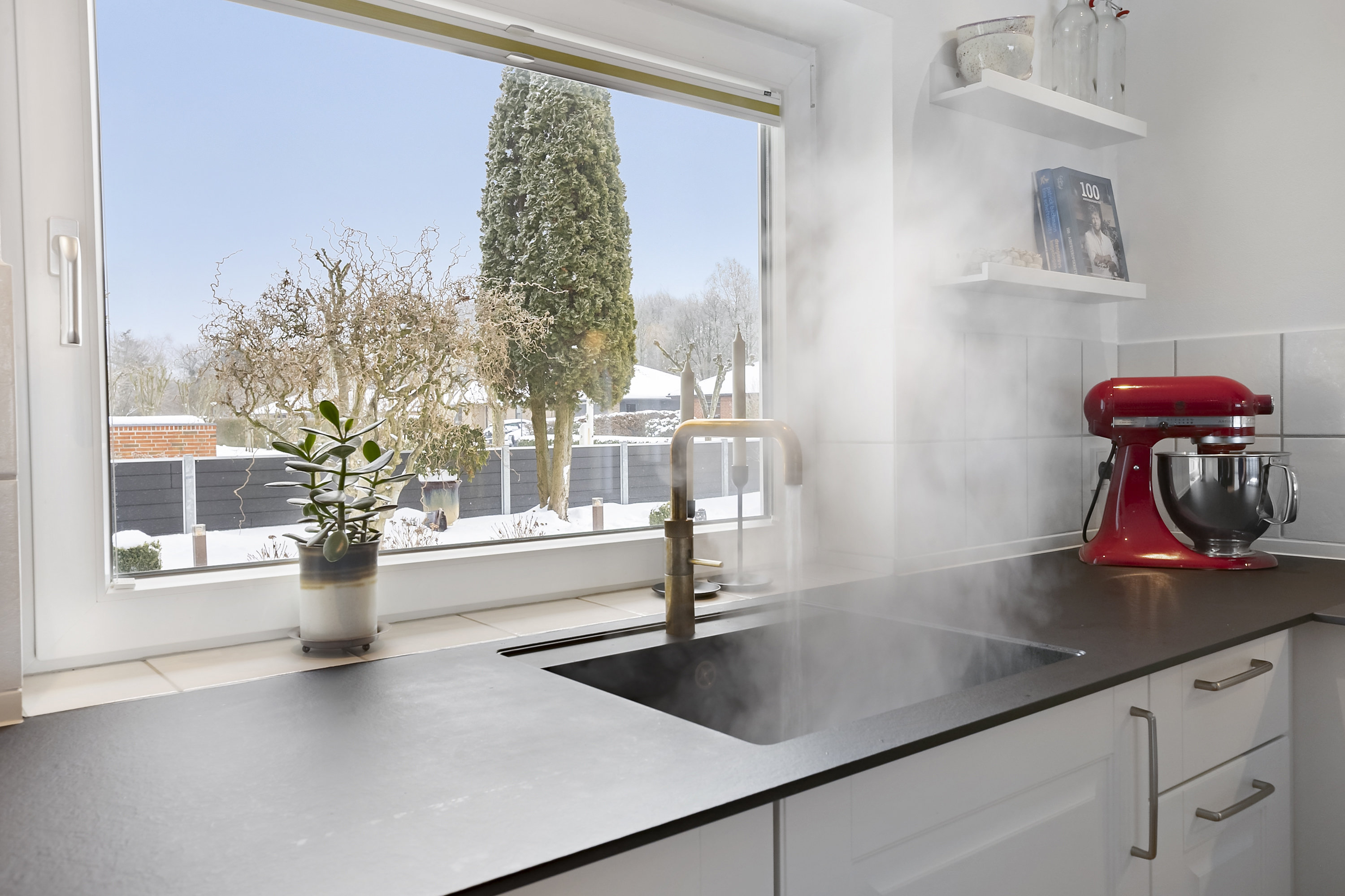 Fremhævet køkken billede i fuldskærmstilstand. Billede af Savværksvej 11, 6230 Rødekro