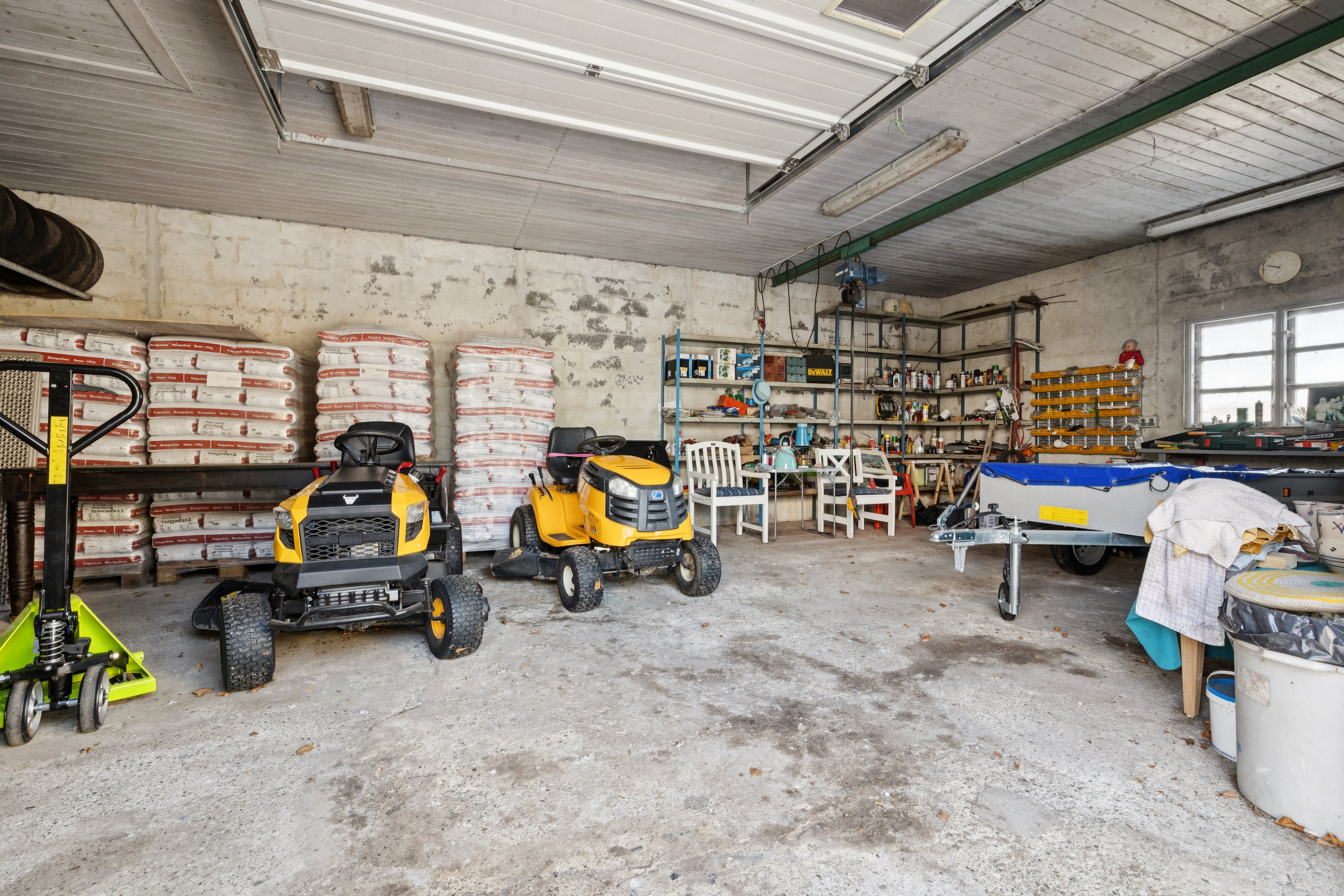 Fremhævet garage billede i fuldskærmstilstand. Billede af Karlbyvej 1, Karlby, 9500 Hobro