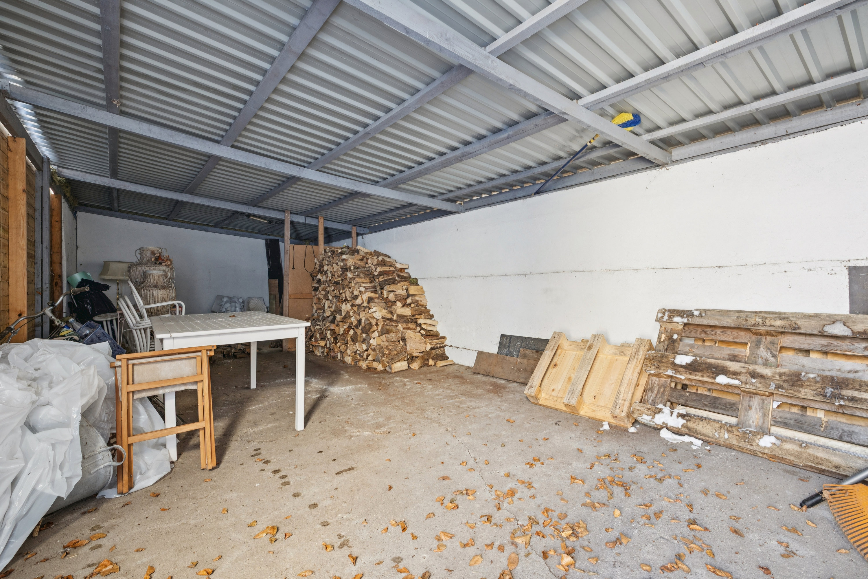 Fremhævet garage billede i fuldskærmstilstand. Billede af Karlbyvej 1, Karlby, 9500 Hobro