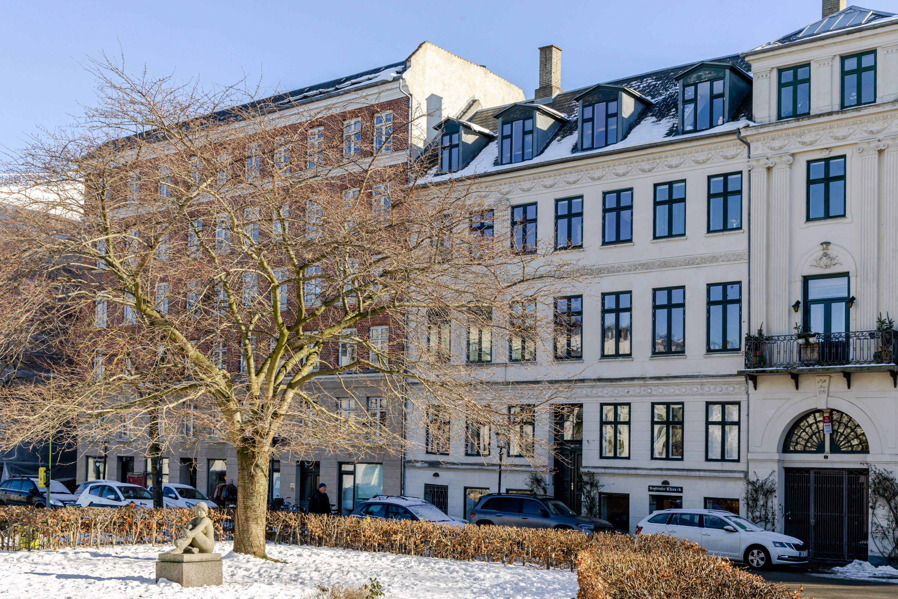 Fremhævet facade billede i fuldskærmstilstand. Billede af Overgaden Oven Vandet 2A, 2. th., 1415 København K