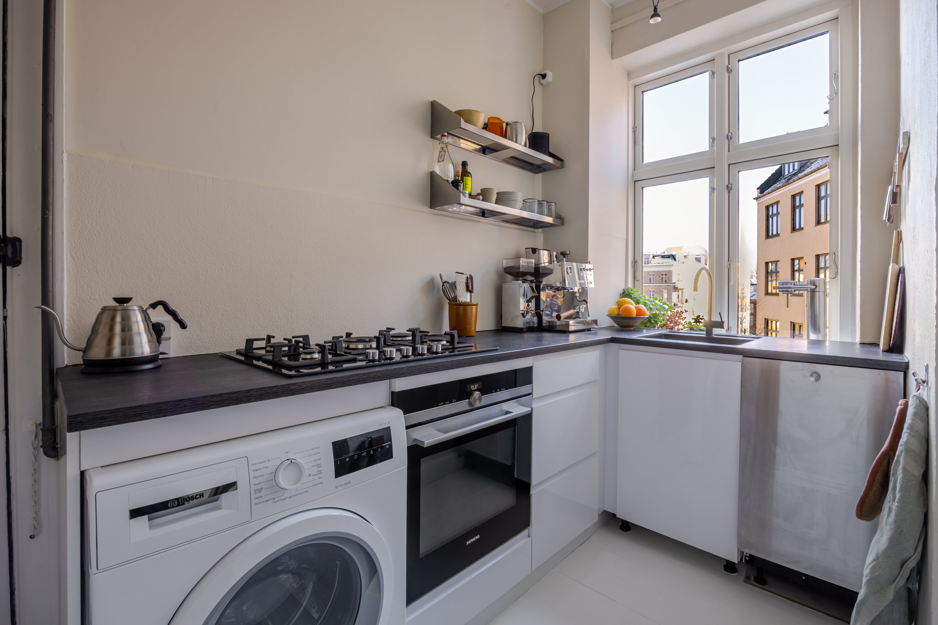 Fremhævet køkken billede i fuldskærmstilstand. Billede af Overgaden Oven Vandet 2A, 2. th., 1415 København K