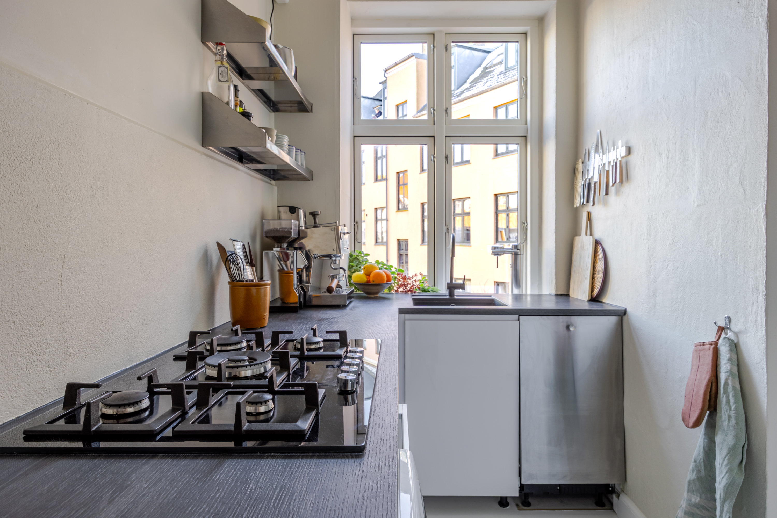 Fremhævet køkken billede i fuldskærmstilstand. Billede af Overgaden Oven Vandet 2A, 2. th., 1415 København K