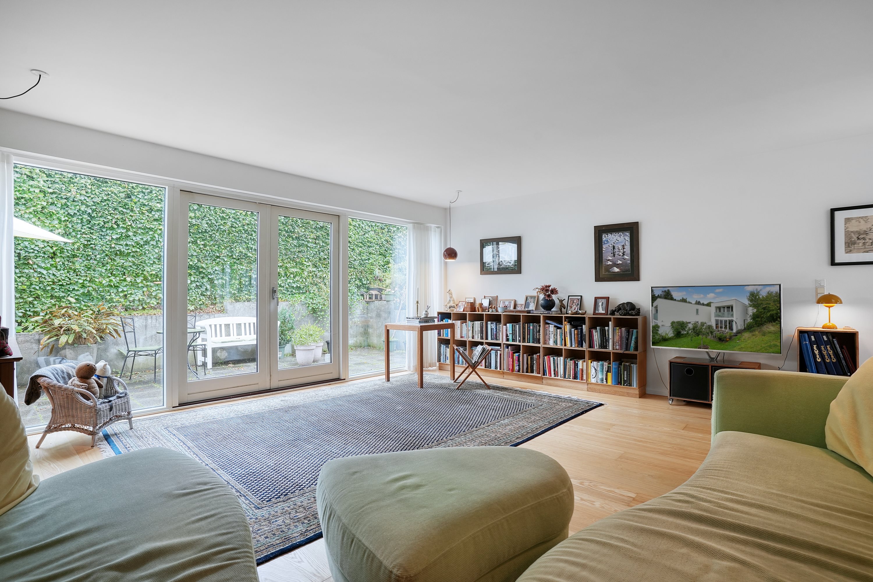 Fremhævet stue billede i fuldskærmstilstand. Billede af Kongevejen 4A, 3480 Fredensborg