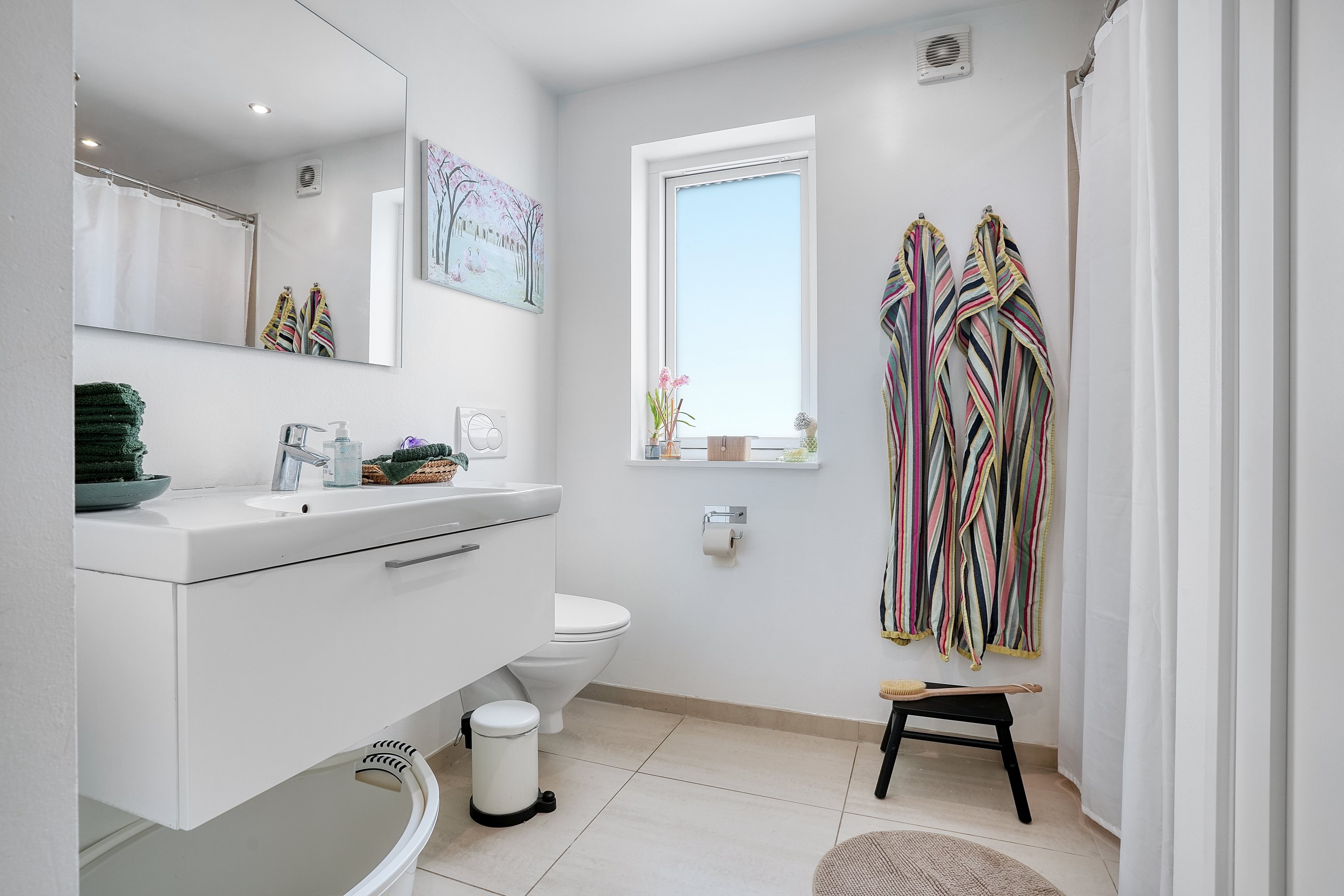 Fremhævet wc billede i fuldskærmstilstand. Billede af Kongevejen 4A, 3480 Fredensborg