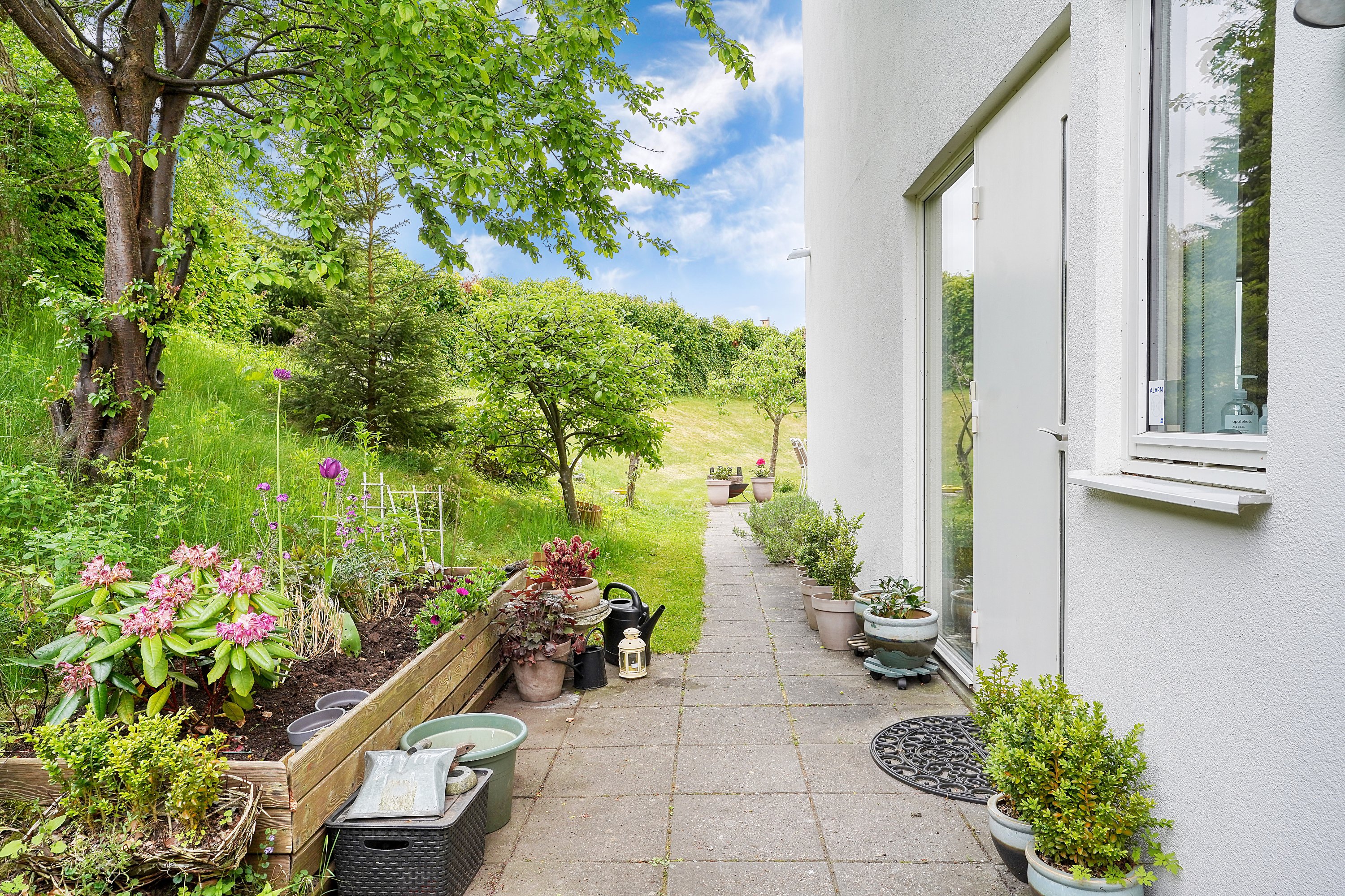 Fremhævet terrasse billede i fuldskærmstilstand. Billede af Kongevejen 4A, 3480 Fredensborg