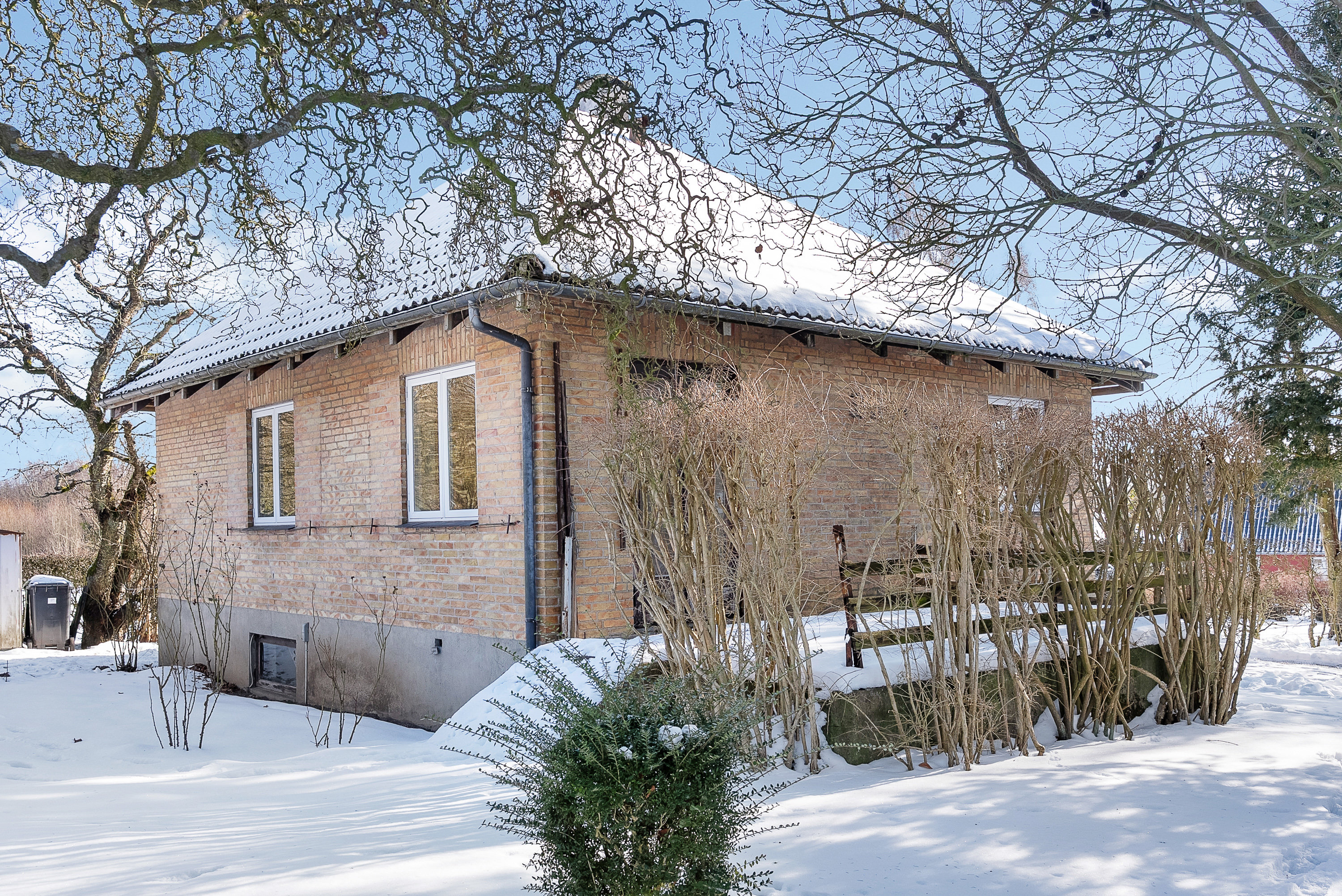 Fremhævet facade billede i fuldskærmstilstand. Billede af Guldbjergvej 70, Smidstrup, 5400 Bogense