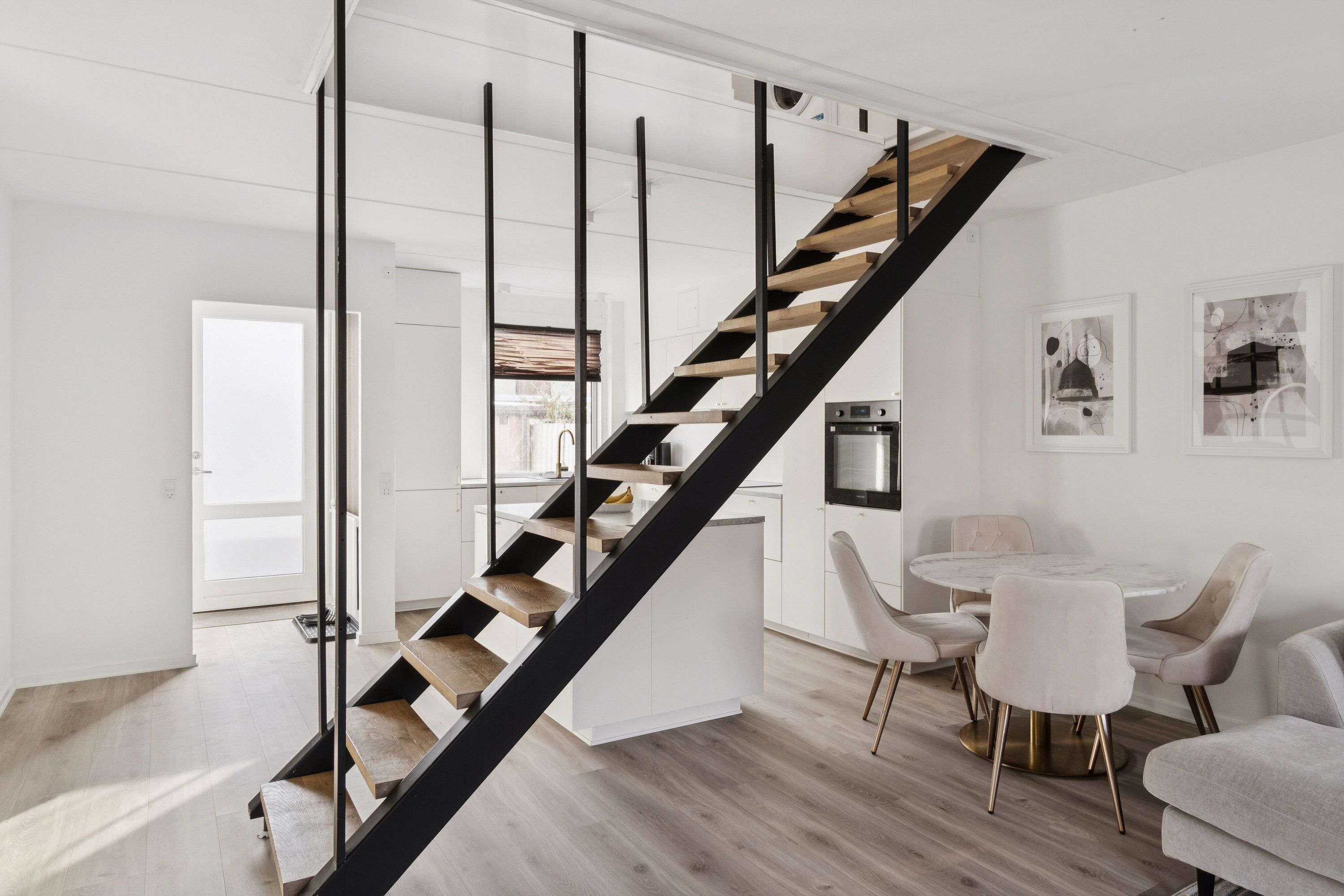 Fremhævet trappe billede i fuldskærmstilstand. Billede af Elmehusene 139, 2600 Glostrup