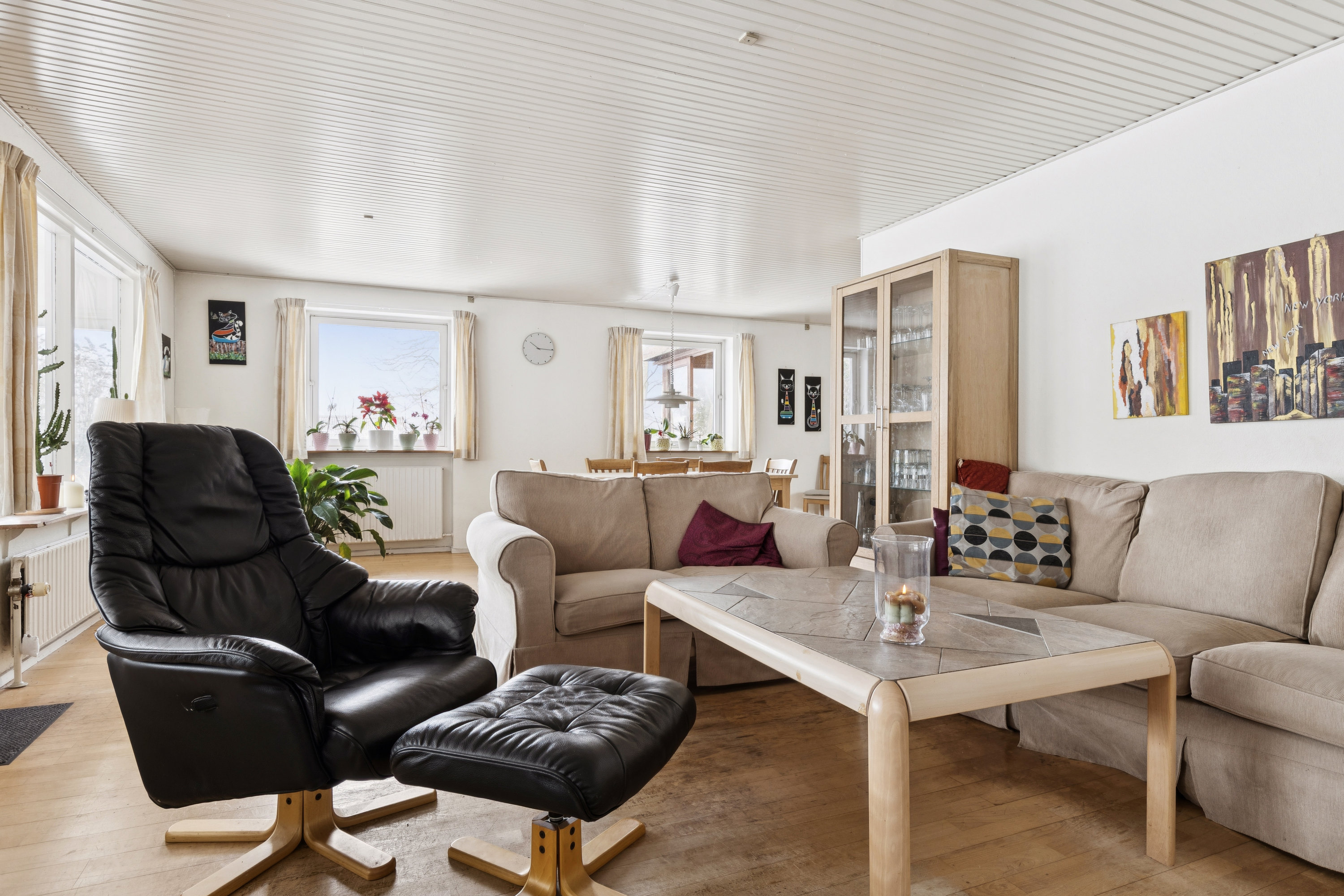 Fremhævet stue billede i fuldskærmstilstand. Billede af Næbbevej 3, Vejleby, 4534 Hørve