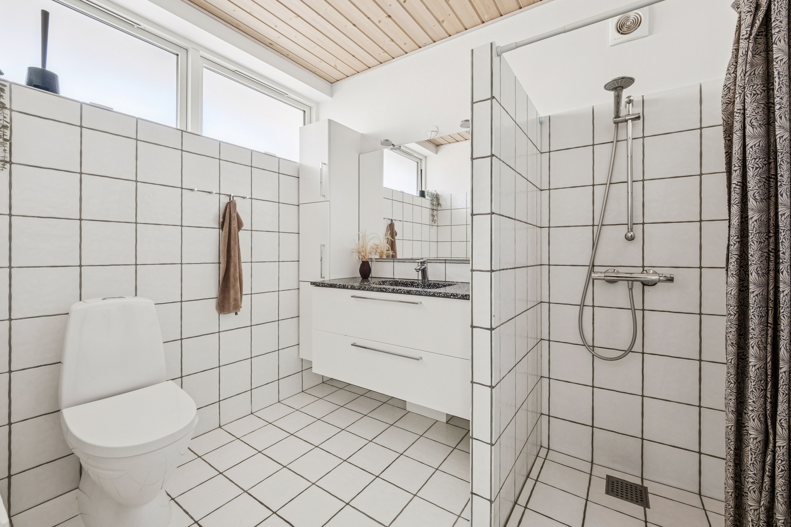 Fremhævet badeværelse billede i fuldskærmstilstand. Billede af Lindevej 6, 7900 Nykøbing M