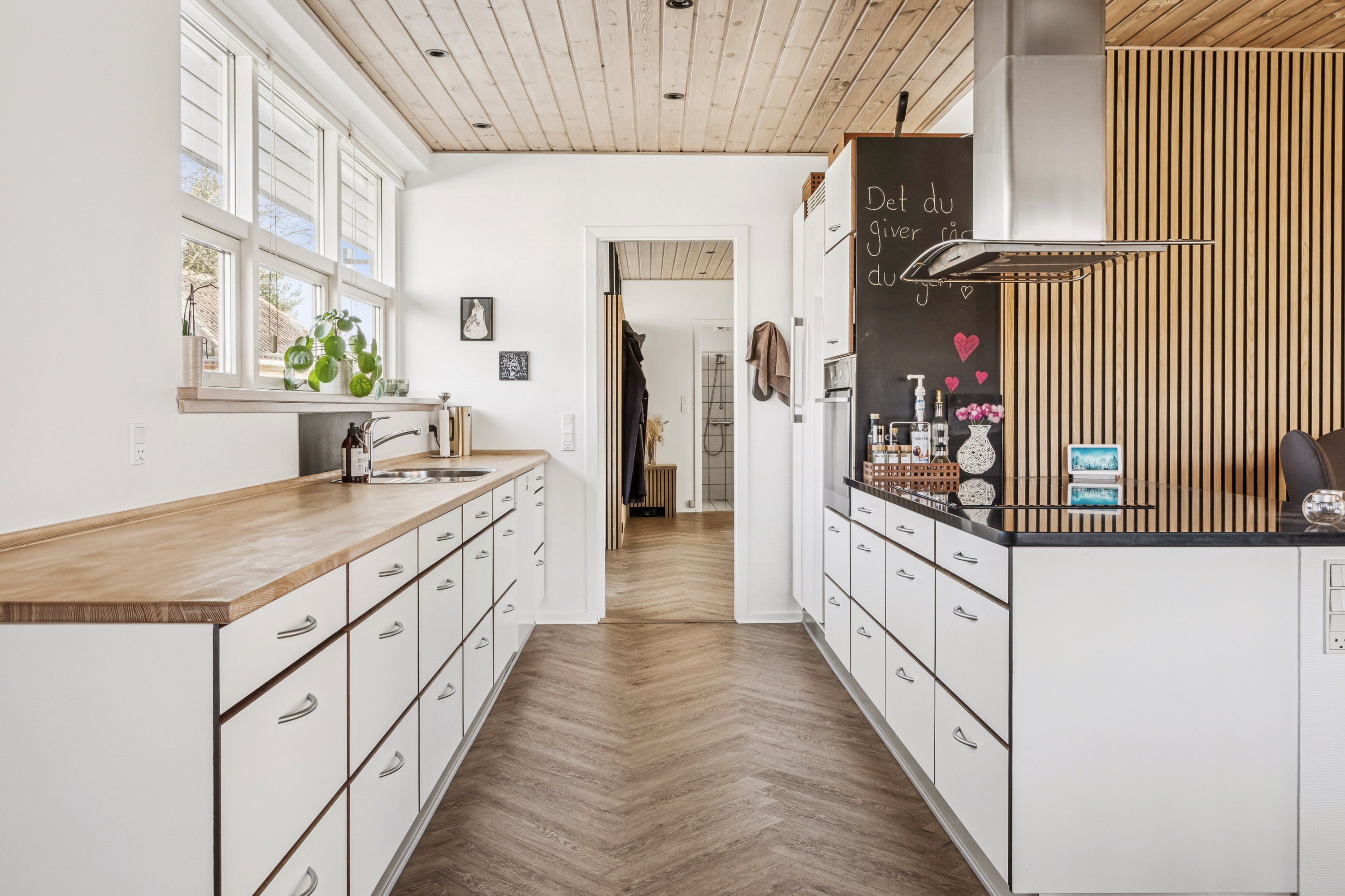 Fremhævet køkken billede i fuldskærmstilstand. Billede af Lindevej 6, 7900 Nykøbing M