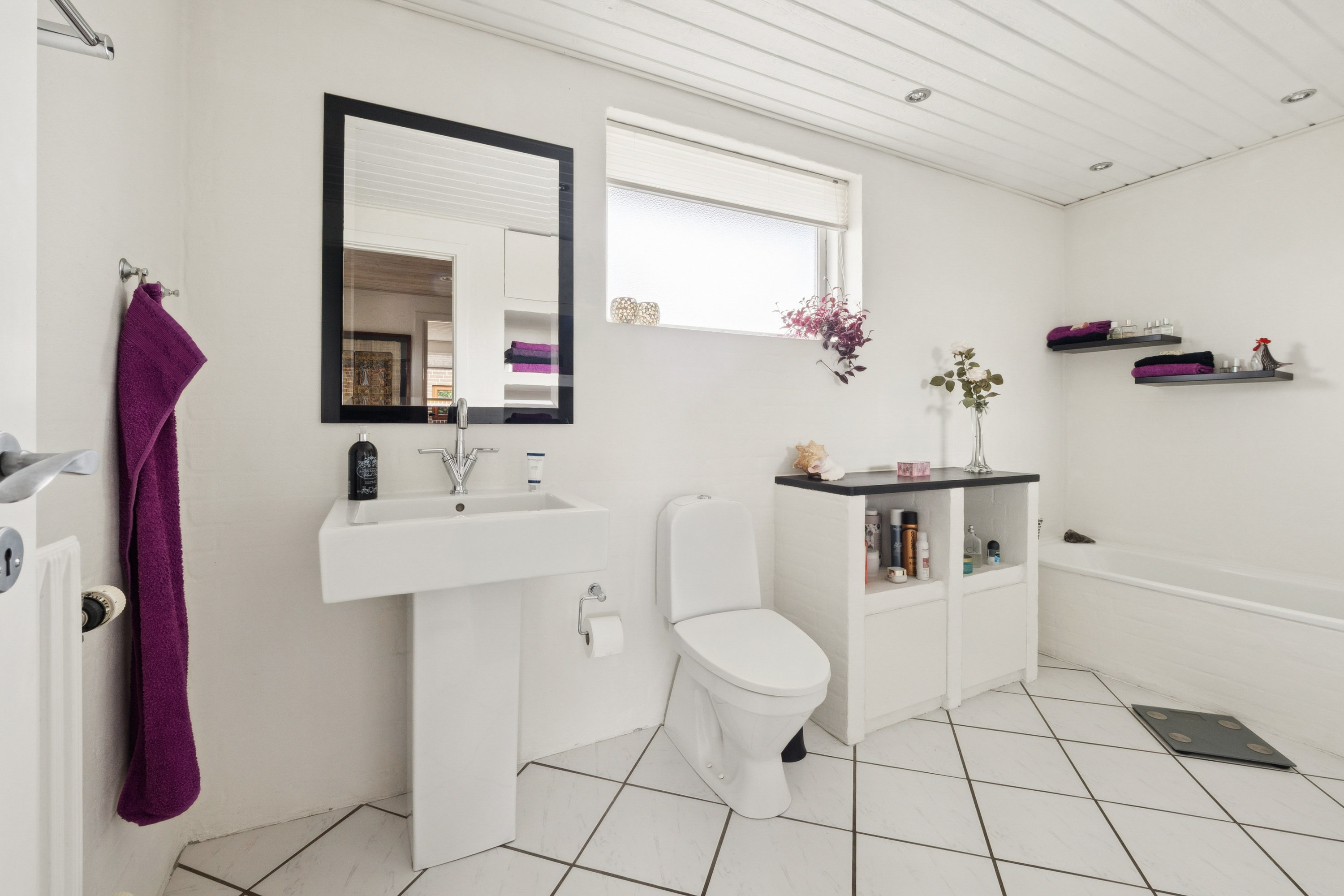 Fremhævet badeværelse billede i fuldskærmstilstand. Billede af Kærvænget 5, Dommerby, 7800 Skive