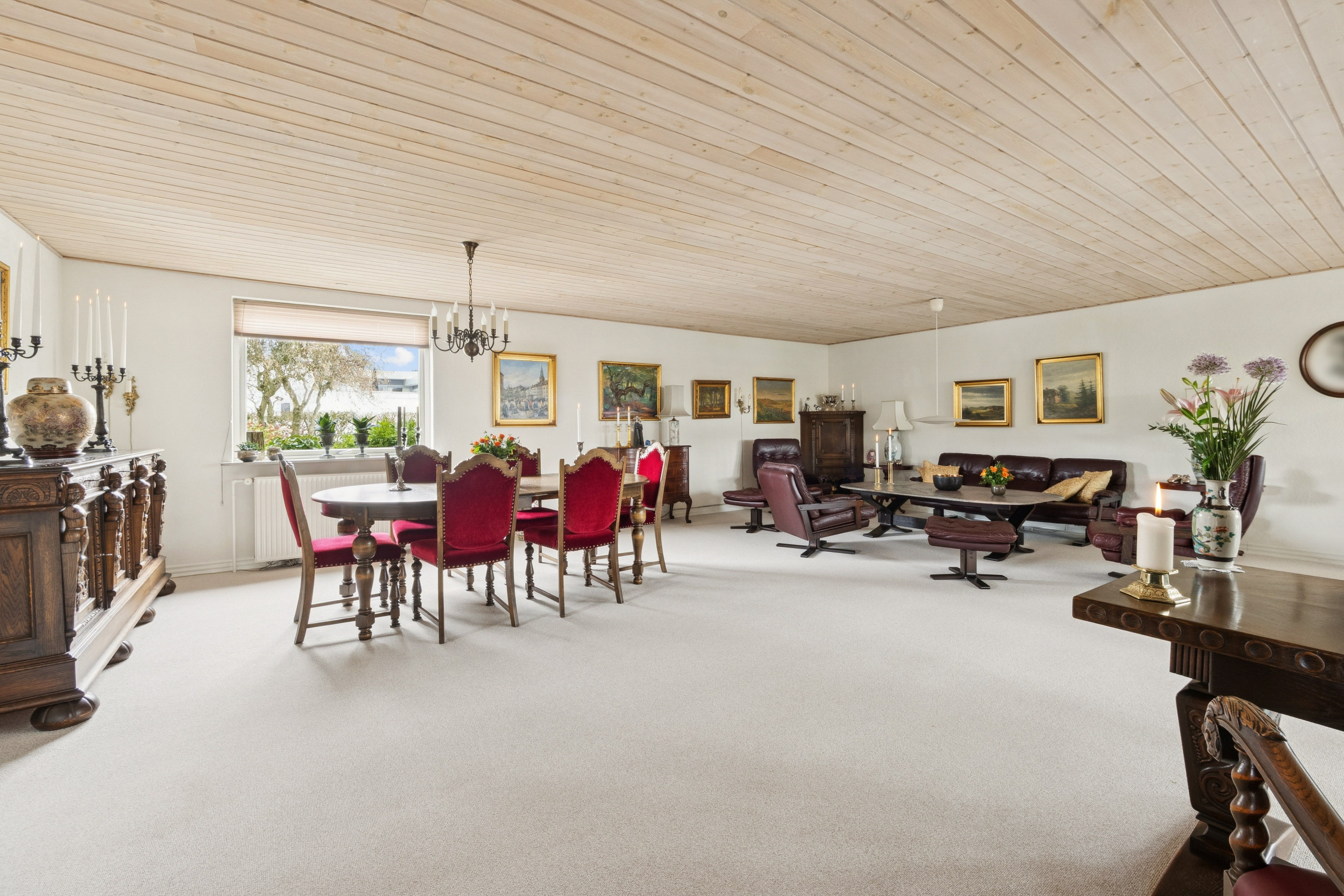 Fremhævet stue billede i fuldskærmstilstand. Billede af Kærvænget 5, Dommerby, 7800 Skive