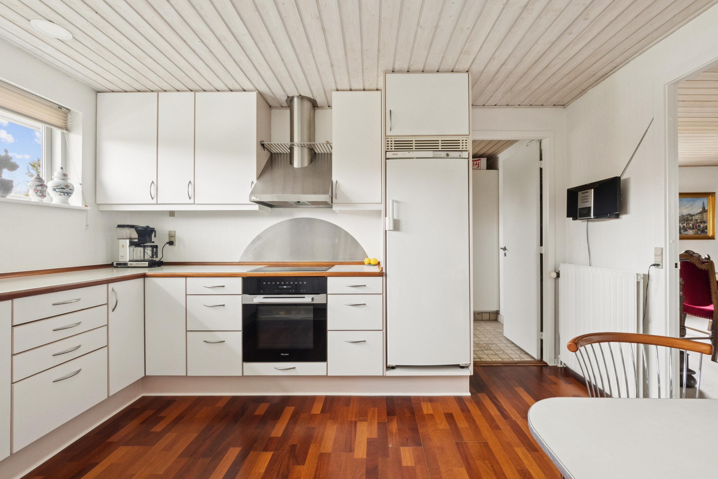 Fremhævet køkken billede i fuldskærmstilstand. Billede af Kærvænget 5, Dommerby, 7800 Skive