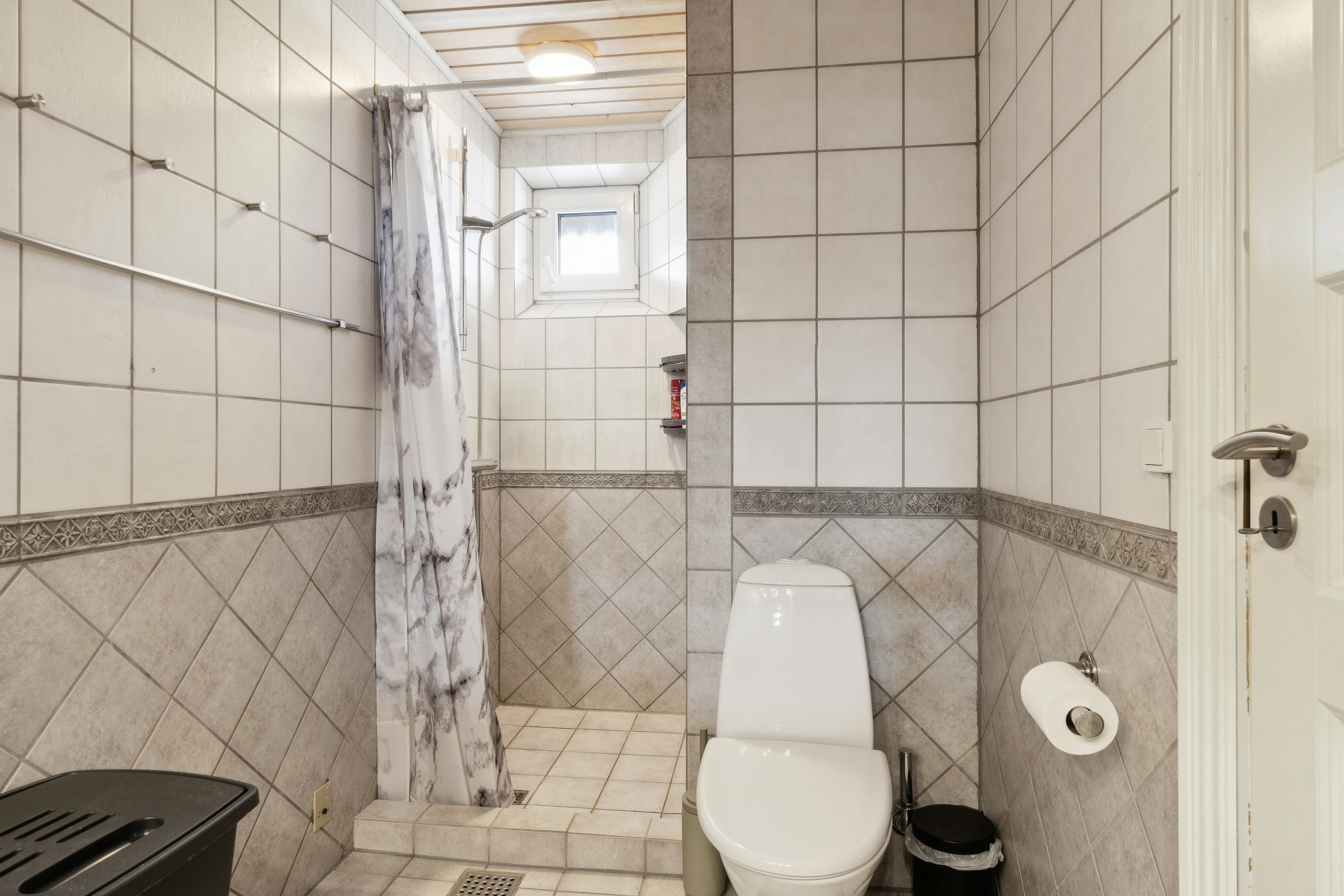 Fremhævet badeværelse billede i fuldskærmstilstand. Billede af Lærkevej 22, 4261 Dalmose