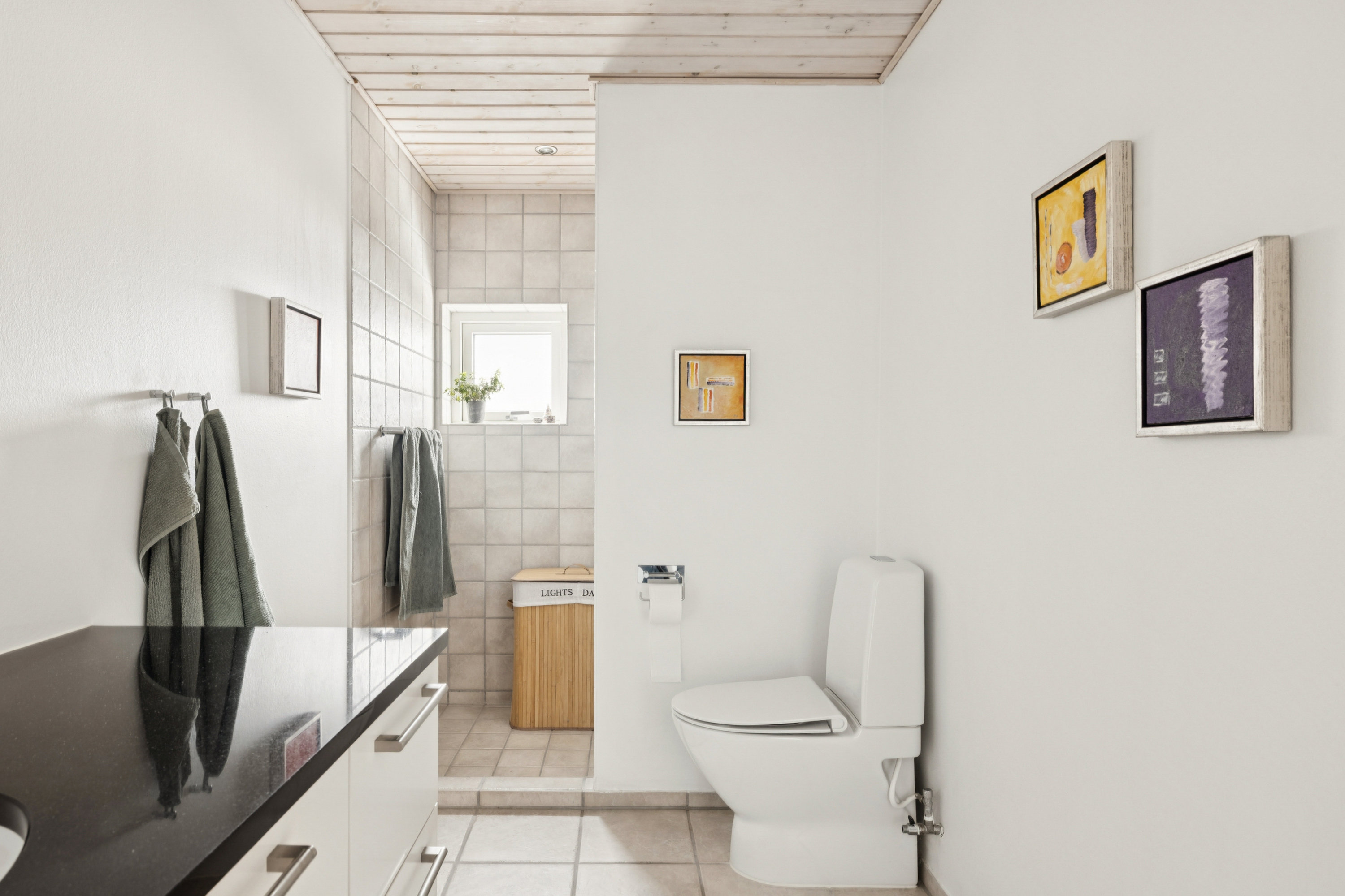 Fremhævet badeværelse billede i fuldskærmstilstand. Billede af Engskovvænget 118, 8541 Skødstrup