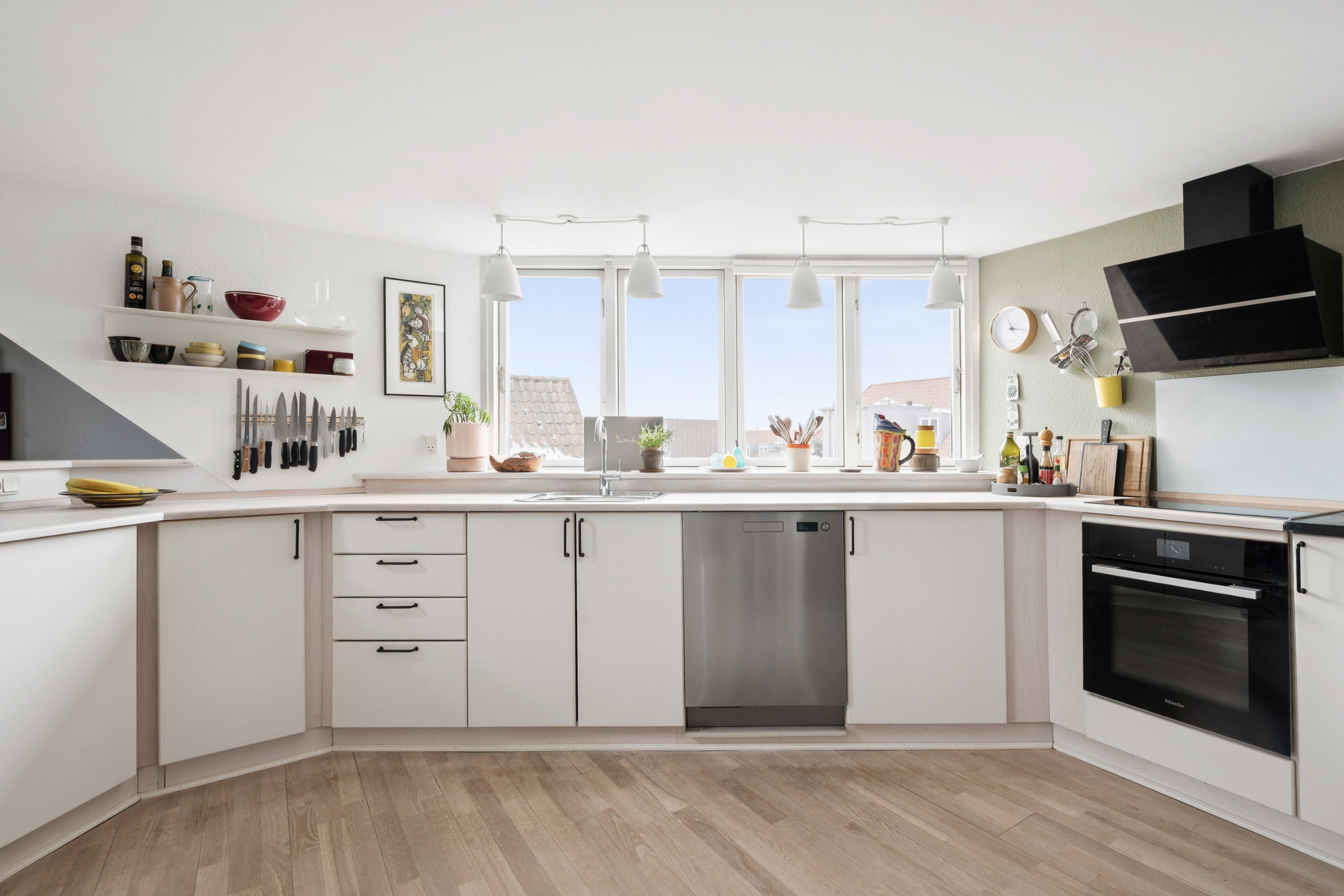 Fremhævet køkken billede i fuldskærmstilstand. Billede af Kystvejen 51, 5., 8000 Aarhus C