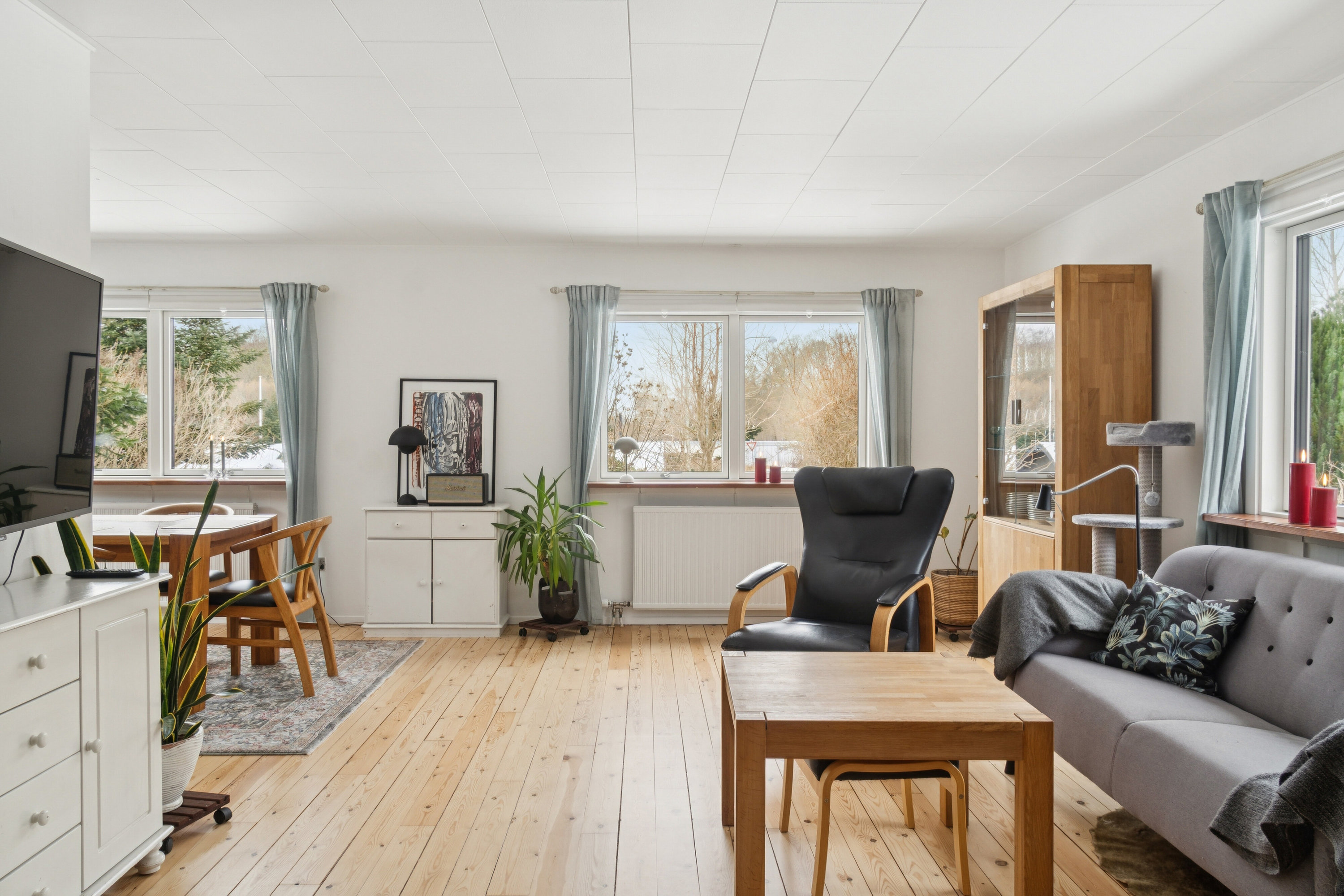 Fremhævet stue billede i fuldskærmstilstand. Billede af Dalsvinget 1, 4400 Kalundborg