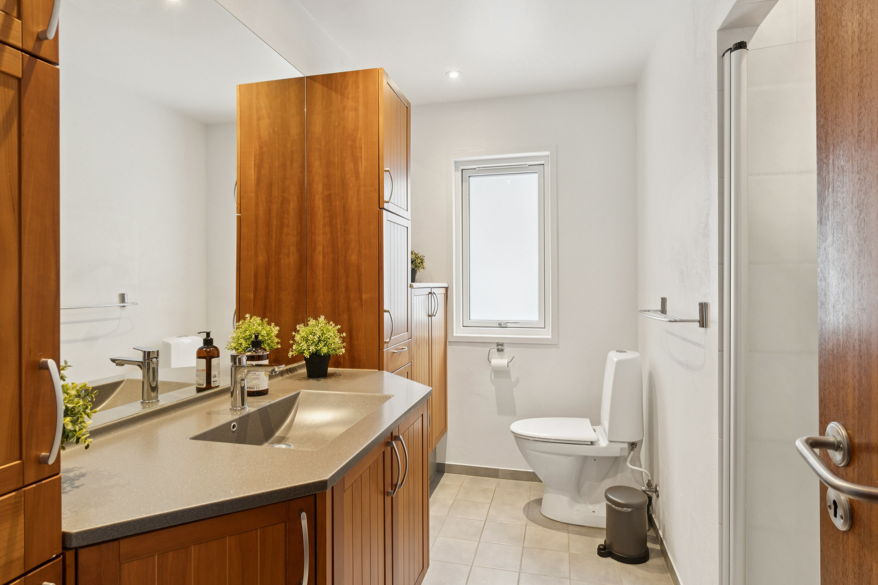 Fremhævet badeværelse billede i fuldskærmstilstand. Billede af Dalsvinget 1, 4400 Kalundborg