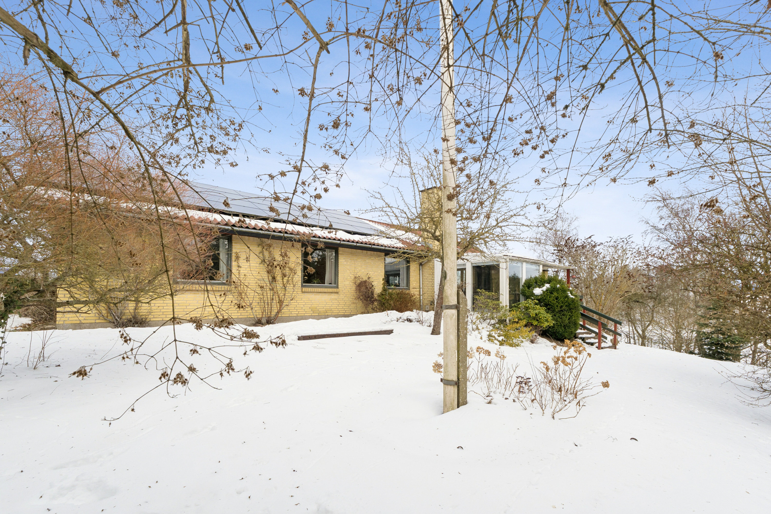 Fremhævet set fra haven billede i fuldskærmstilstand. Billede af Toftevej 9, Ordrup, 4060 Kirke Såby