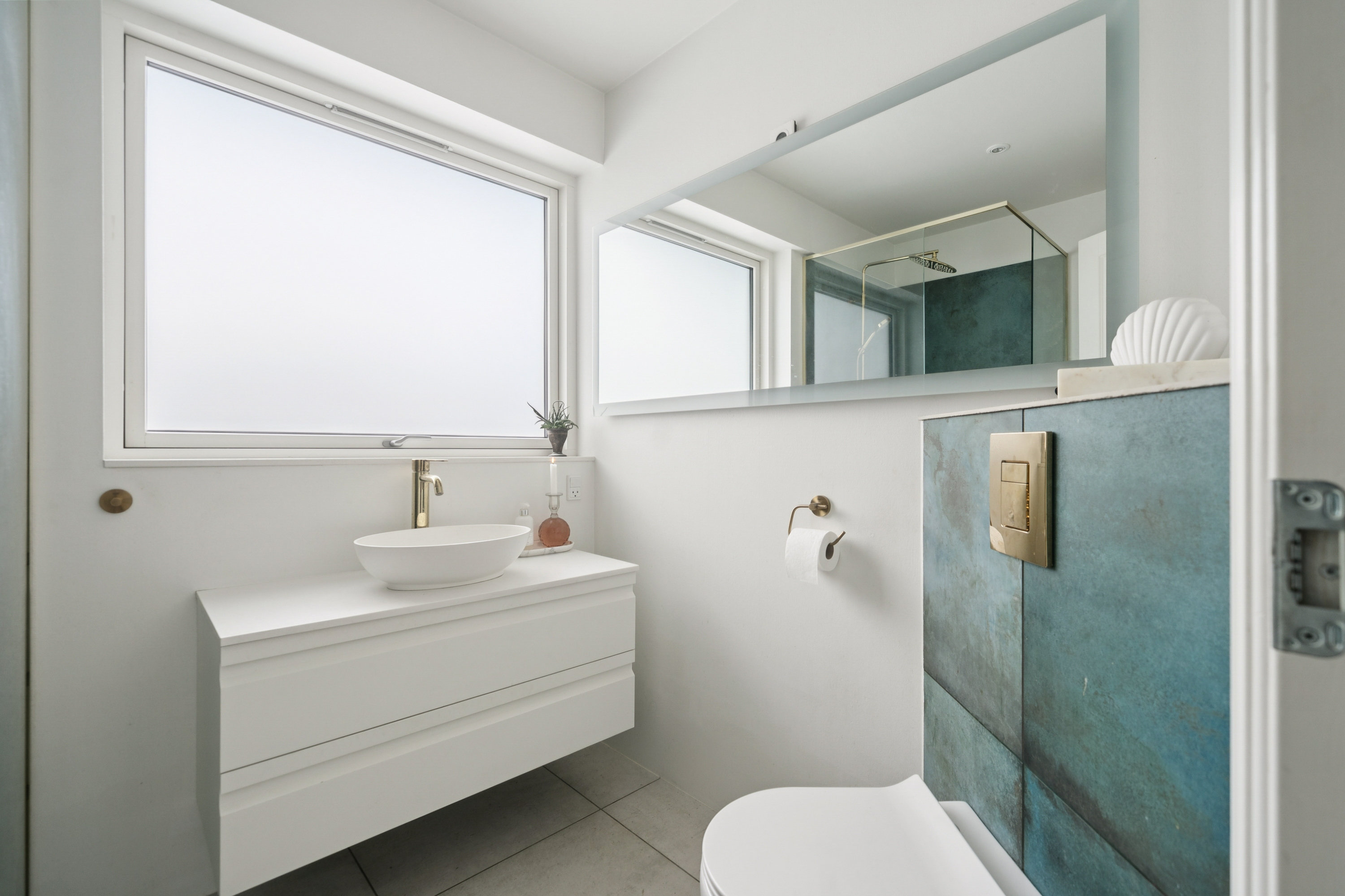 Fremhævet badeværelse billede i fuldskærmstilstand. Billede af Tværskiftet 7A, 2730 Herlev