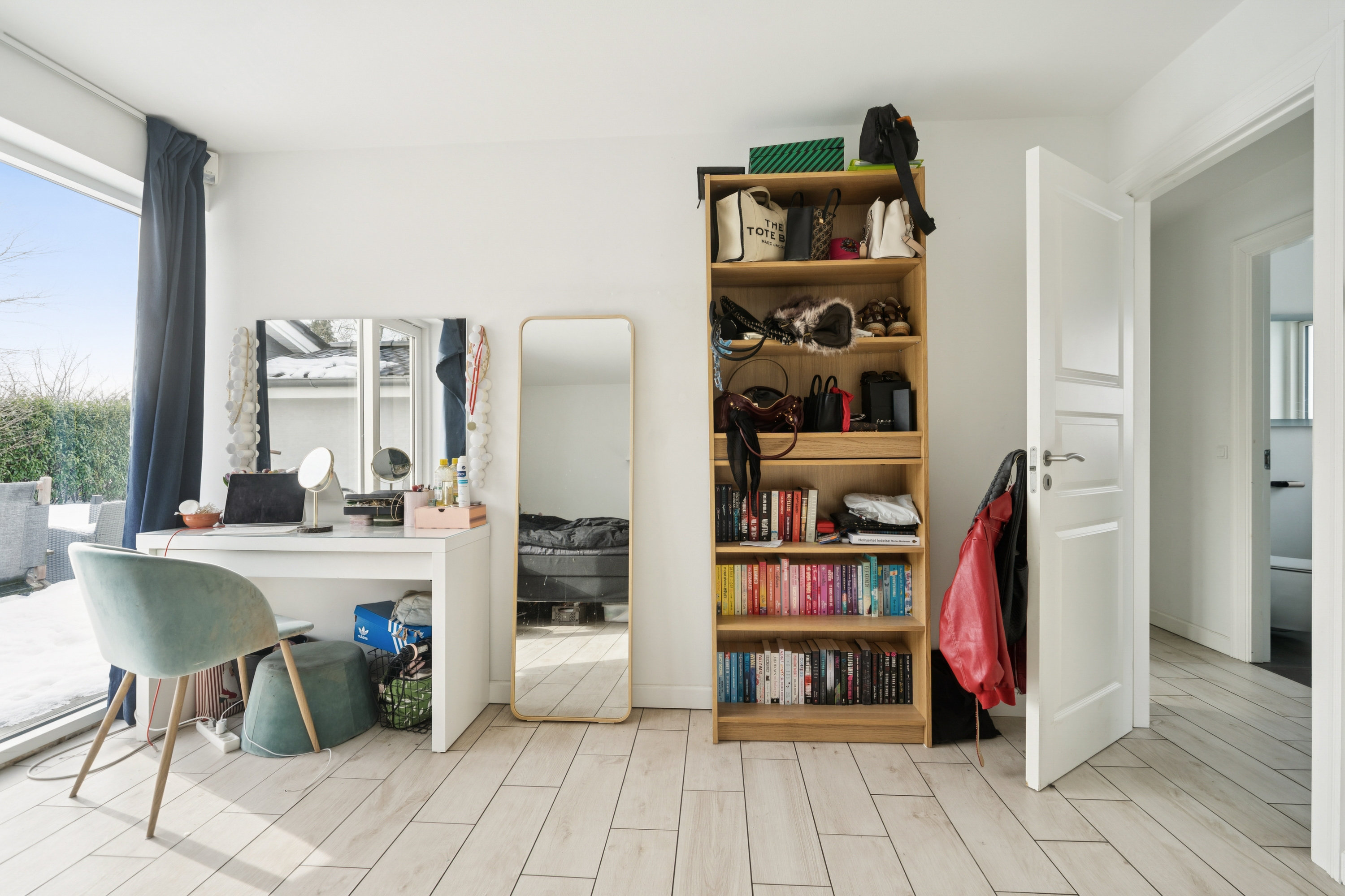 Fremhævet stue billede i fuldskærmstilstand. Billede af Tværskiftet 7A, 2730 Herlev