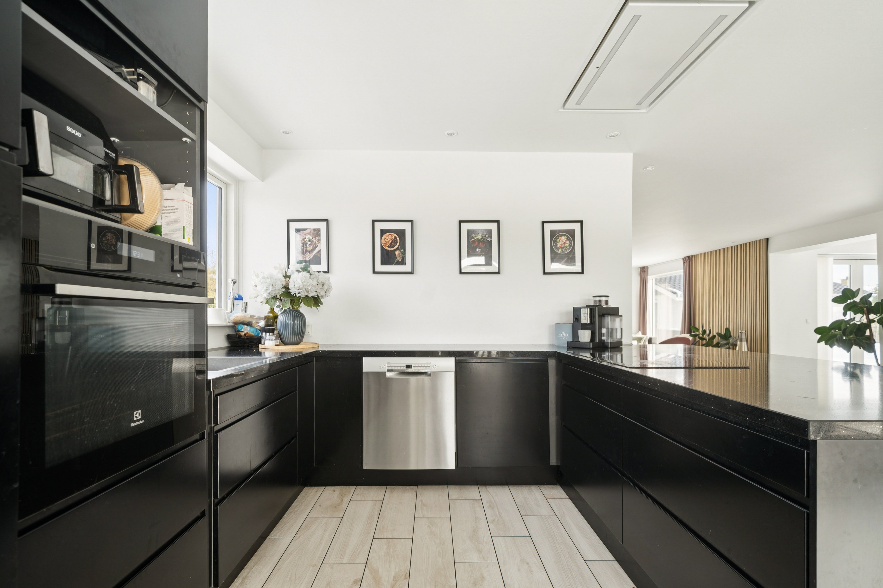 Fremhævet køkken billede i fuldskærmstilstand. Billede af Tværskiftet 7A, 2730 Herlev