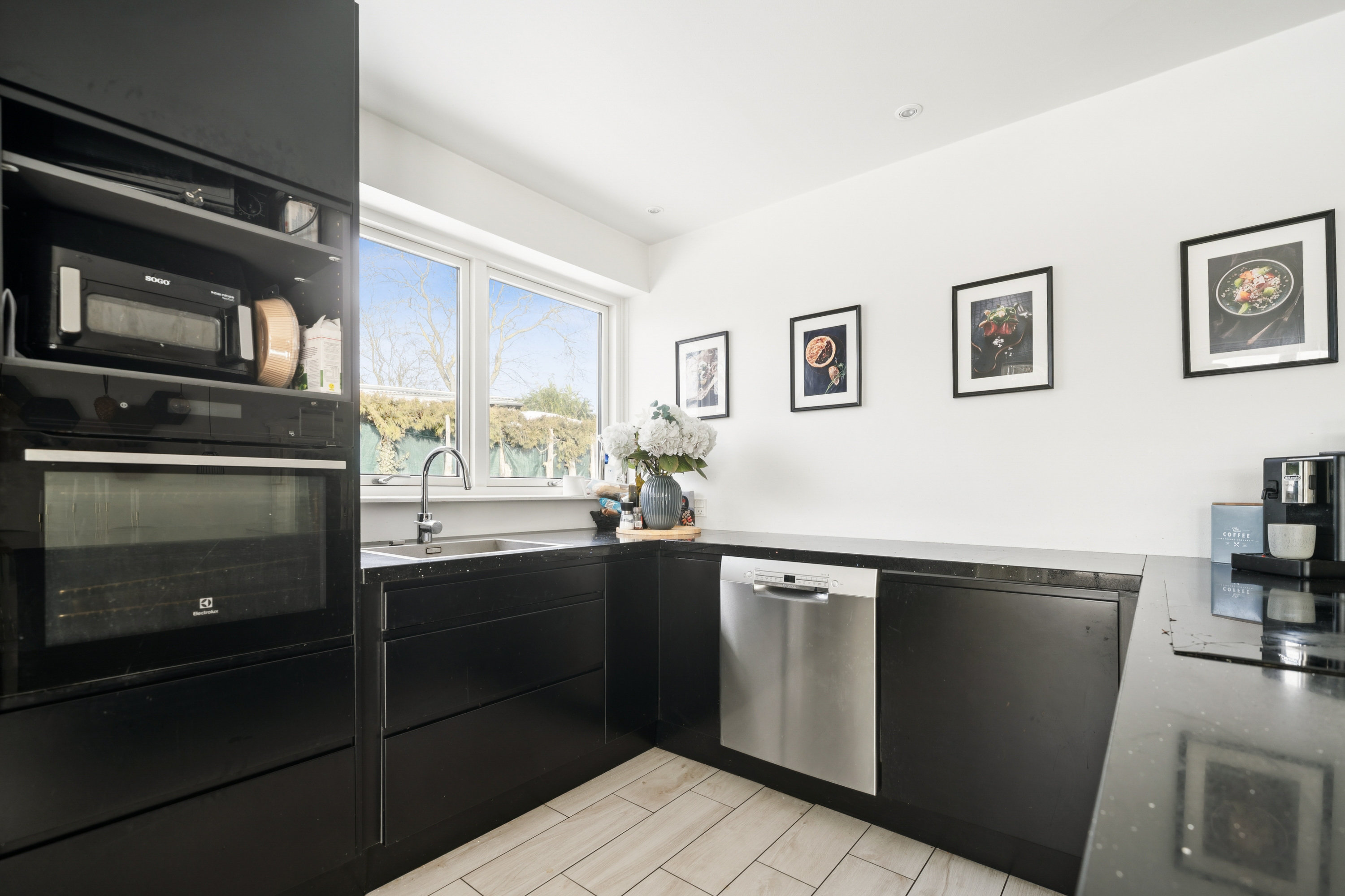 Fremhævet køkken billede i fuldskærmstilstand. Billede af Tværskiftet 7A, 2730 Herlev